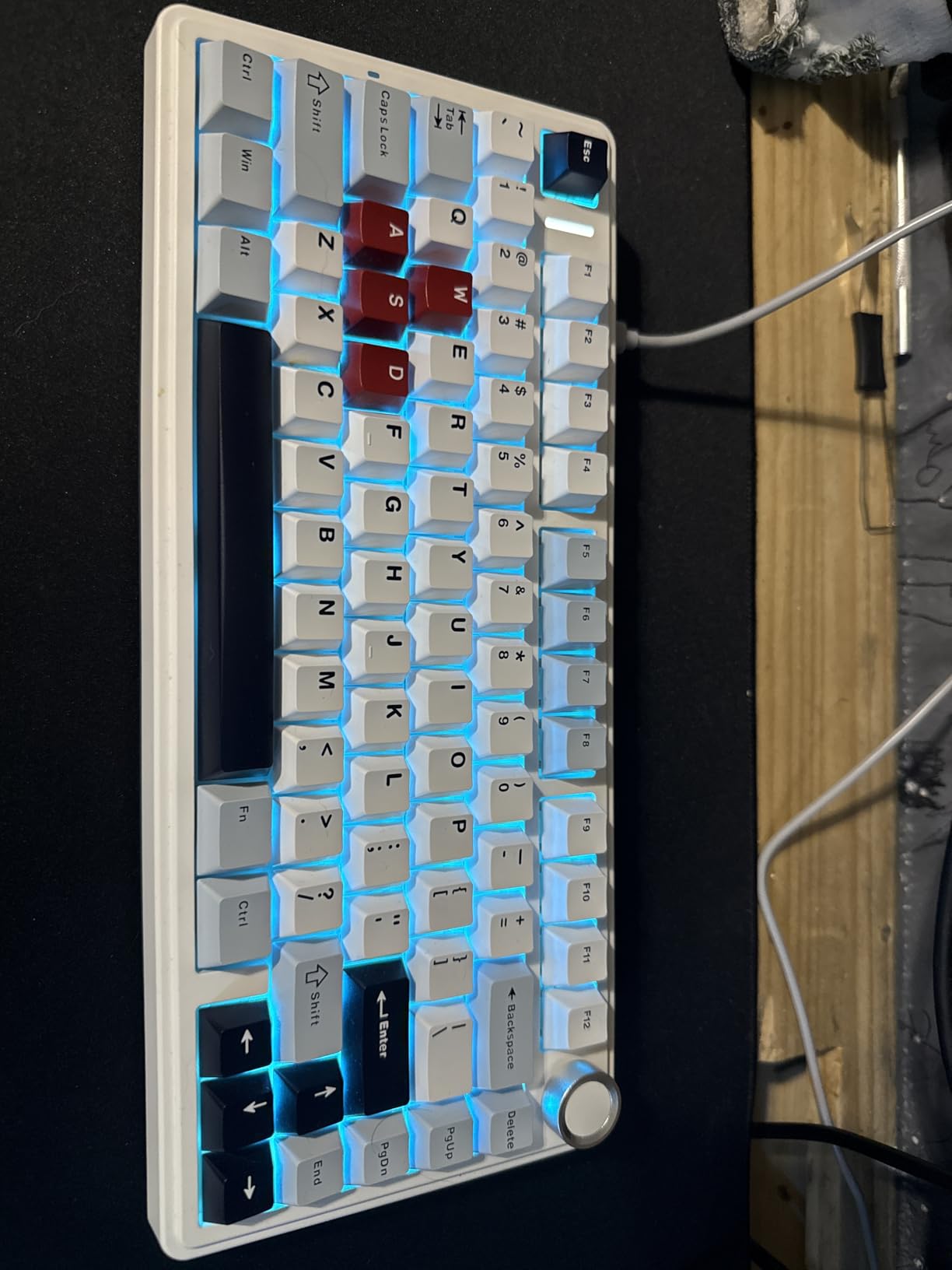 AULA F75 75% Wireless Mechanical Keyboard, Hot Swappable Creamy Keyboard, Pre-lubed Reaper Switches, 2.4GHz/Type-C/BT5.0, RGB Backlit Gaming Keyboards(White & Blue) - Customer Photo 2