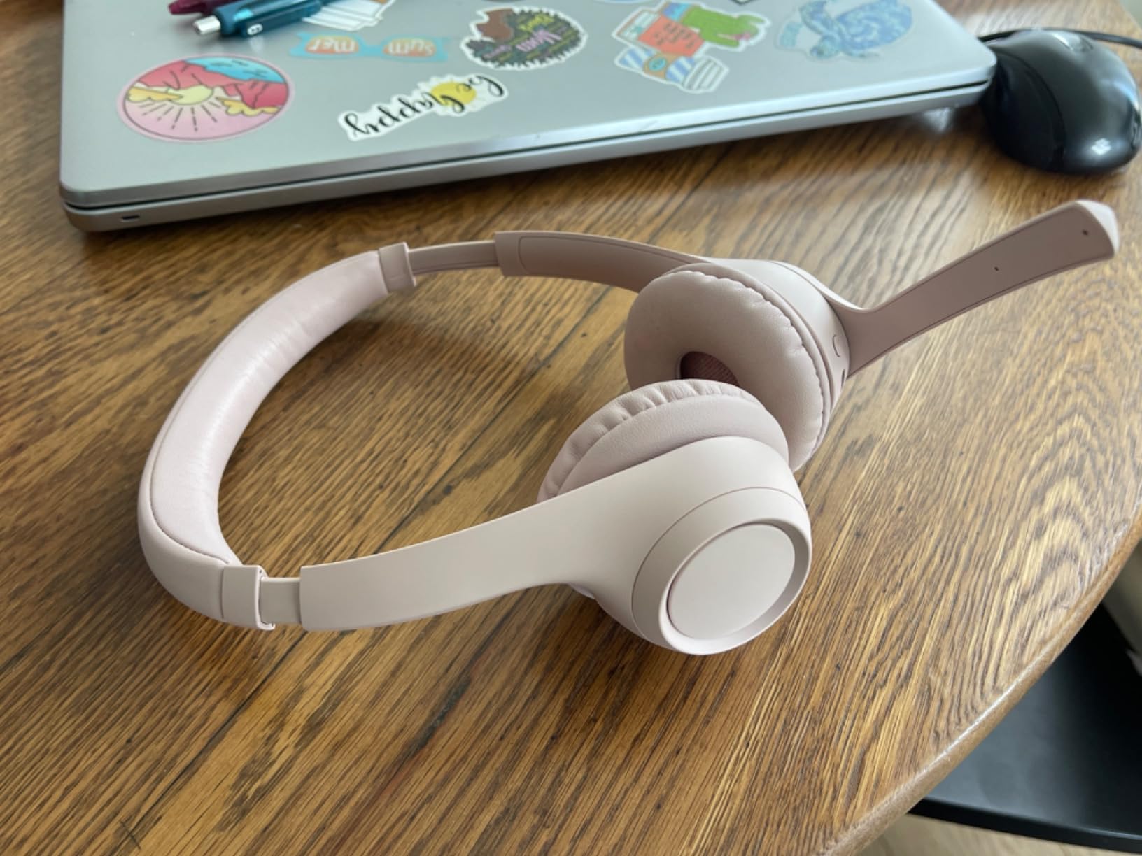 Logitech Zone 301 Wireless Bluetooth Headset with Noise-Canceling Microphone, Compatible with Windows, Mac, Chrome, Linux, iOS, iPadOS, Android – Graphite - Customer Photo 2