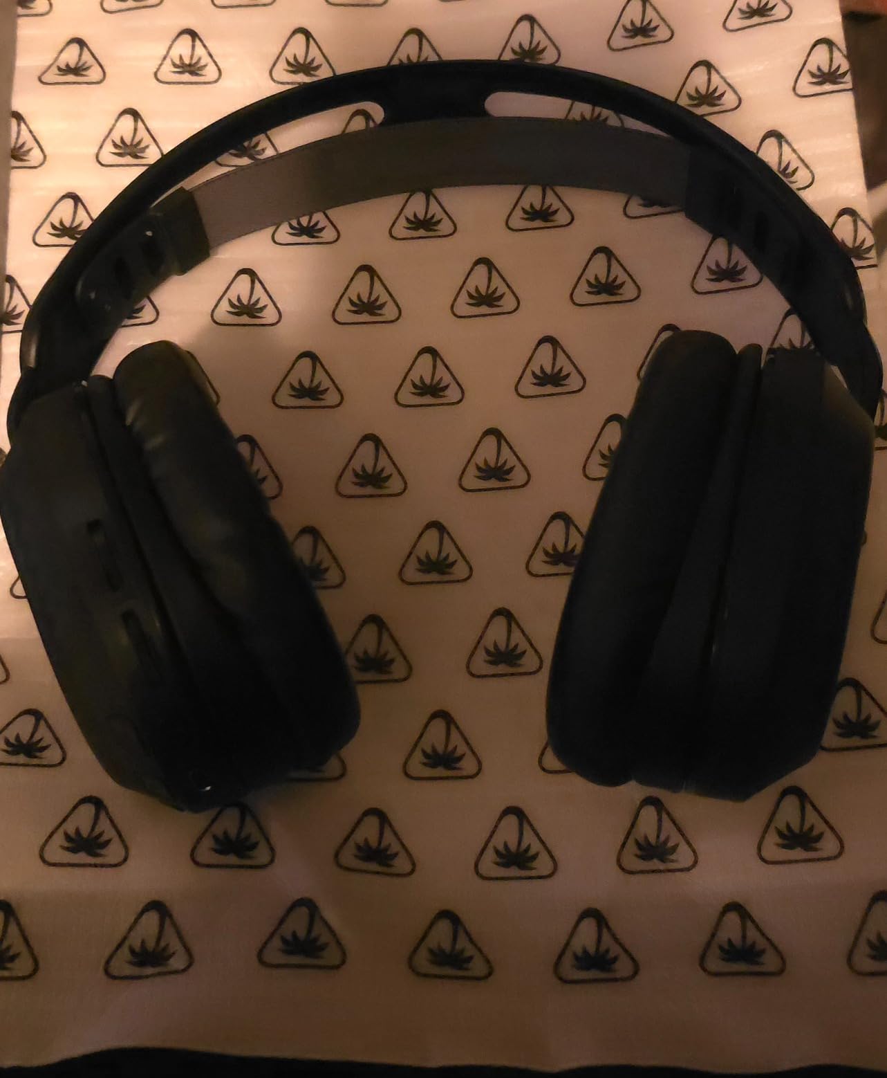 Turtle Beach Stealth 500 Wireless Amplified Gaming Headset for PS5, PS4, PC, & Mobile – 40-Hr Battery, Bluetooth, Memory Foam Cushions, Flip-to-Mute Mic, EQ Presets, Companion App – Black Customer Review Turtle Beach Stealth 500 Wireless Amplified Gaming Headset for PS5, PS4, PC, & Mobile – 40-Hr Battery, Bluetooth, Memory Foam Cushions, Flip-to-Mute Mic, EQ Presets, Companion App – Black - Customer Photo 1