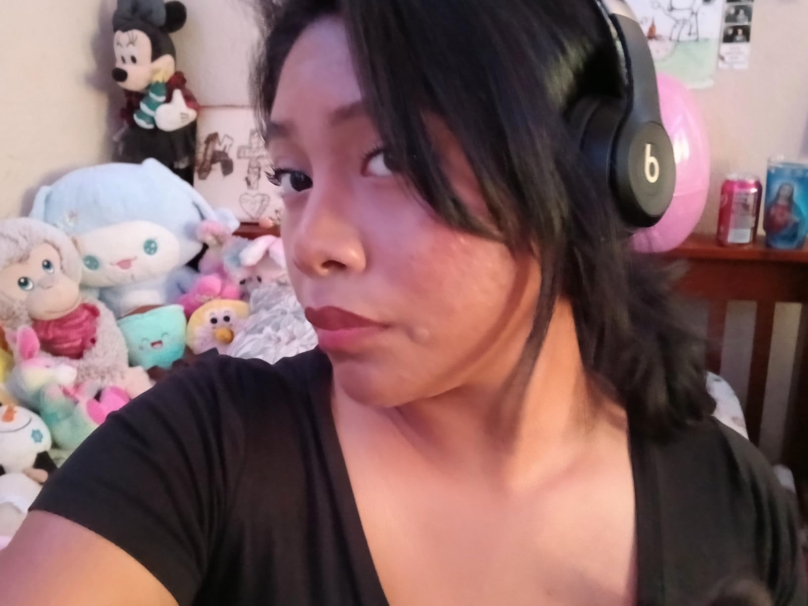 Beats Solo 4 - Wireless Bluetooth On-Ear Headphones, Apple & Android Compatible, Up to 50 Hours of Battery Life - Matte Black Customer Review Beats Solo 4 - Wireless Bluetooth On-Ear Headphones, Apple & Android Compatible, Up to 50 Hours of Battery Life - Matte Black - Customer Photo 2