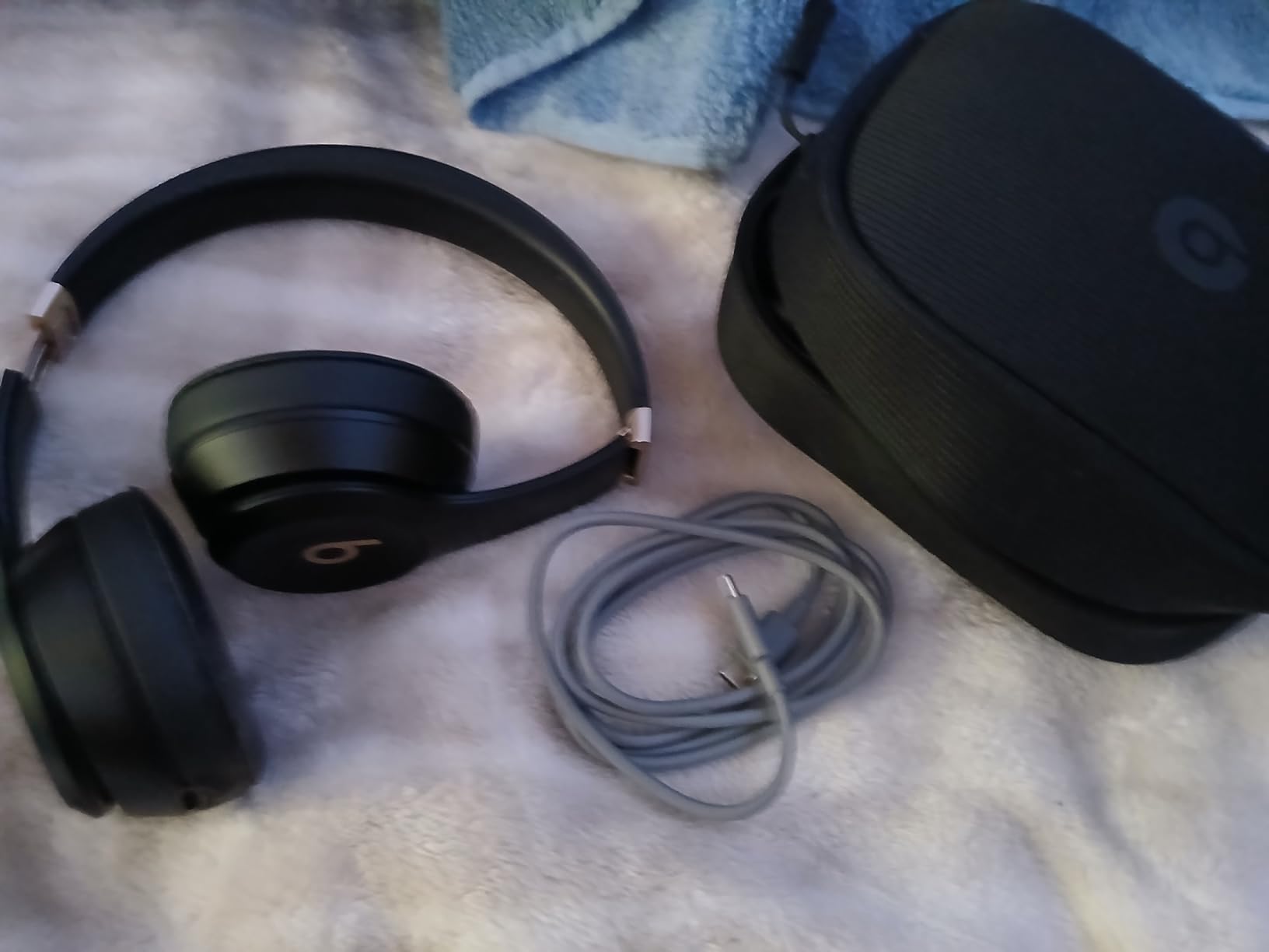 Beats Solo 4 - Wireless Bluetooth On-Ear Headphones, Apple & Android Compatible, Up to 50 Hours of Battery Life - Matte Black - Customer Photo 2