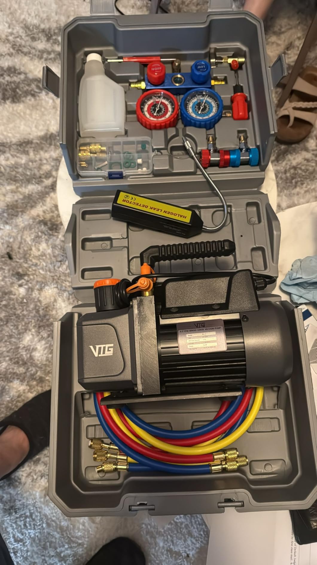 4.5 CFM AC Vacuum Pump and Gauge Set,for Mini Split/HVAC/Auto Systems,Manifold Gauge Kit Fits R134a R12 R22 R410a,Including Leak Detector,Upgraded Trifold Storage Case,3 Hoses,R134a Can Tap - Customer Photo 1