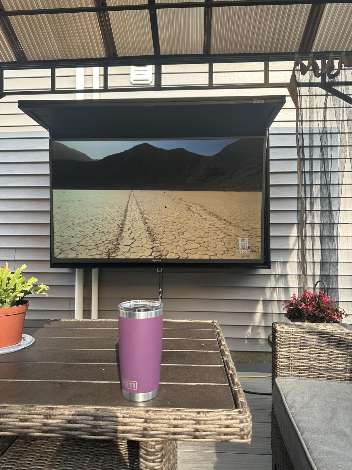 SYLVOX Outdoor TV, Smart QLED TV 43 inch, Weatherproof Outdoor TVs Support Google Assistant, 4K UHD, Wide Viewing Angle, IP55 Waterproof, 1000 Nits Partial Sun QLED Television(2024 Model) Customer Review SYLVOX Outdoor TV, Smart QLED TV 43 inch, Weatherproof Outdoor TVs Support Google Assistant, 4K UHD, Wide Viewing Angle, IP55 Waterproof, 1000 Nits Partial Sun QLED Television(2024 Model) - Customer Photo 2