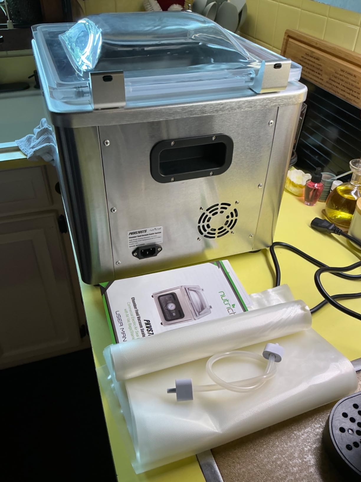 NutriChef 350W Vacuum Sealer Machine - 8L Chamber Commercial Food Sealer, Automatic Meat Packing and Sous Vide System with Digital Control, Includes Vacuum Roll Bags - Customer Photo 1