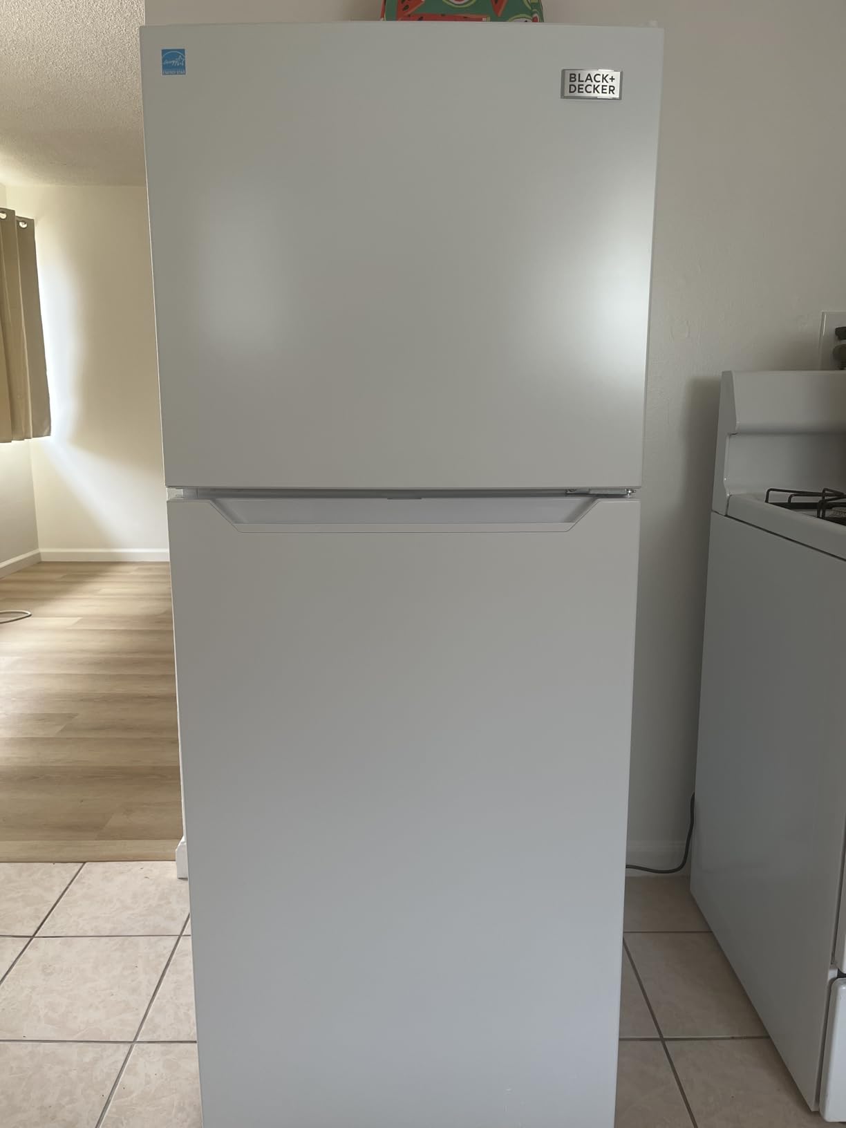 BLACK+DECKER 18.1 Cu. Ft. Top Mount Refrigerator with Ice Maker, 2-Door Refrigerator with Top Freezer, Freezer with Icemaker and Adjustable Temperature Control, ENERGY STAR, BR1810HIMS, Stainless Look Customer Review BLACK+DECKER 18.1 Cu. Ft. Top Mount Refrigerator with Ice Maker, 2-Door Refrigerator with Top Freezer, Freezer with Icemaker and Adjustable Temperature Control, ENERGY STAR, BR1810HIMS, Stainless Look - Customer Photo 1