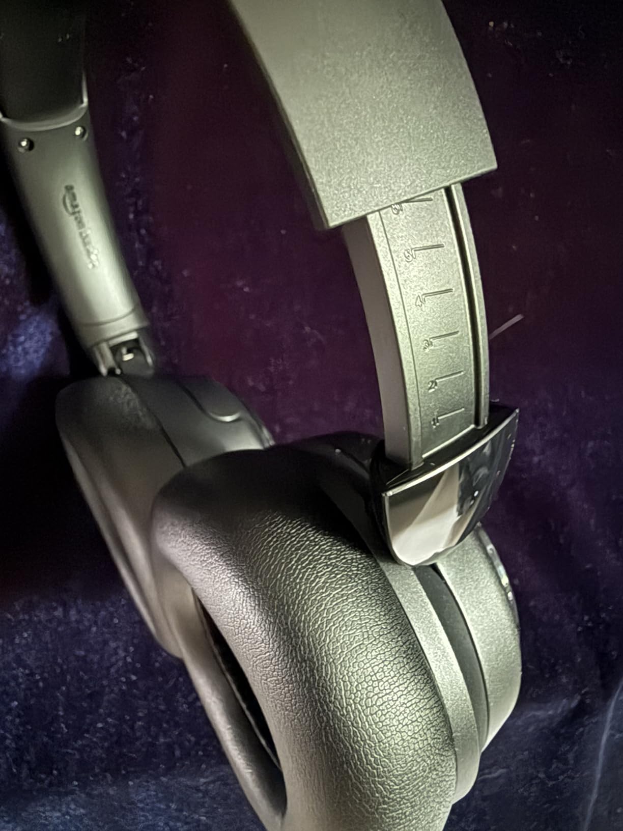 Amazon Basics Hybrid Active Noise Cancelling Headphones, 35 Hours Playtime with ANC on and 45 Hours with ANC Off, Wireless, Over Ear Comfortable Fit, Bluetooth, One Size, Black Customer Review Amazon Basics Hybrid Active Noise Cancelling Headphones, 35 Hours Playtime with ANC on and 45 Hours with ANC Off, Wireless, Over Ear Comfortable Fit, Bluetooth, One Size, Black - Customer Photo 1