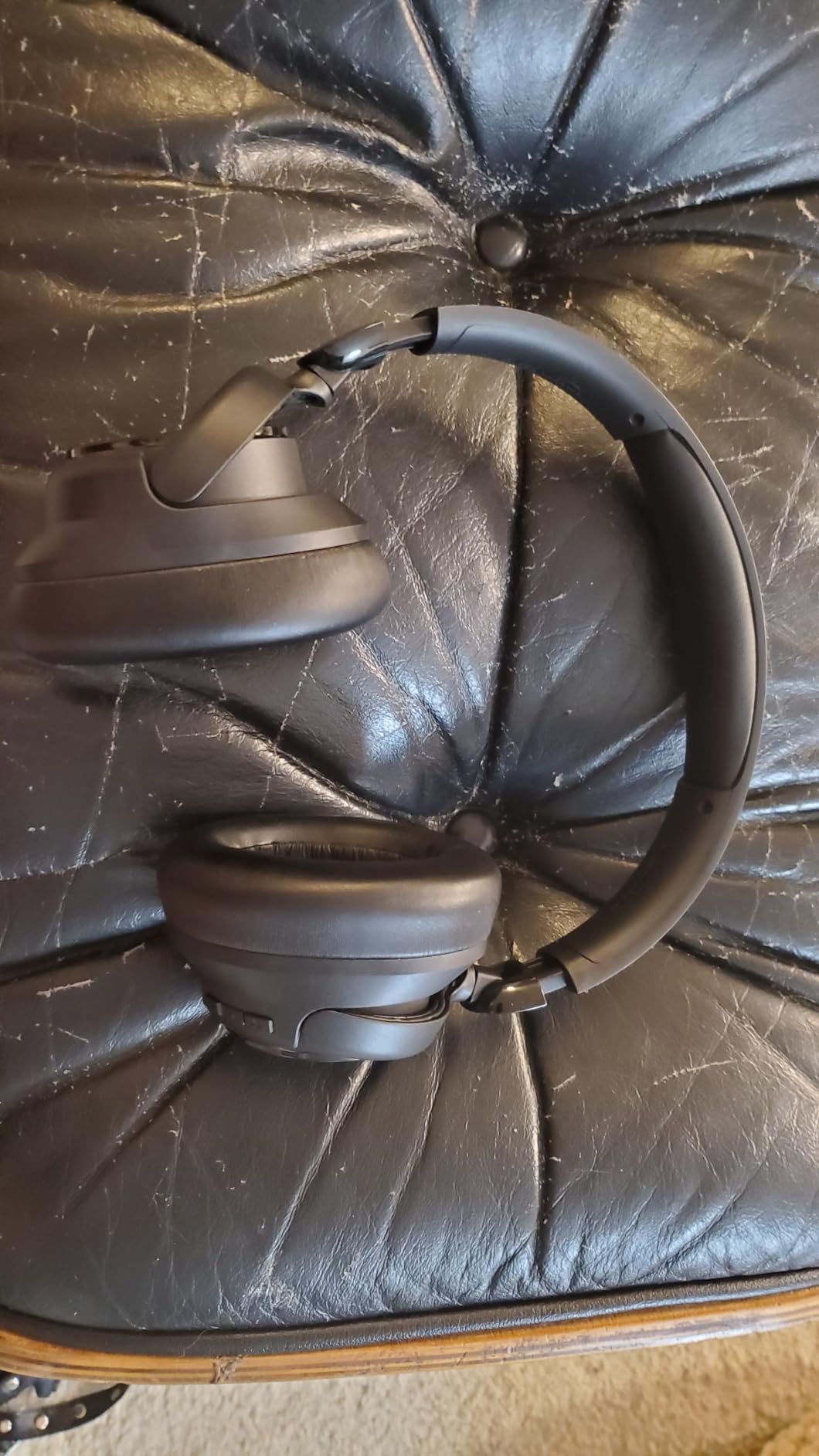 Amazon Basics Hybrid Active Noise Cancelling Headphones - Customer Photo 2