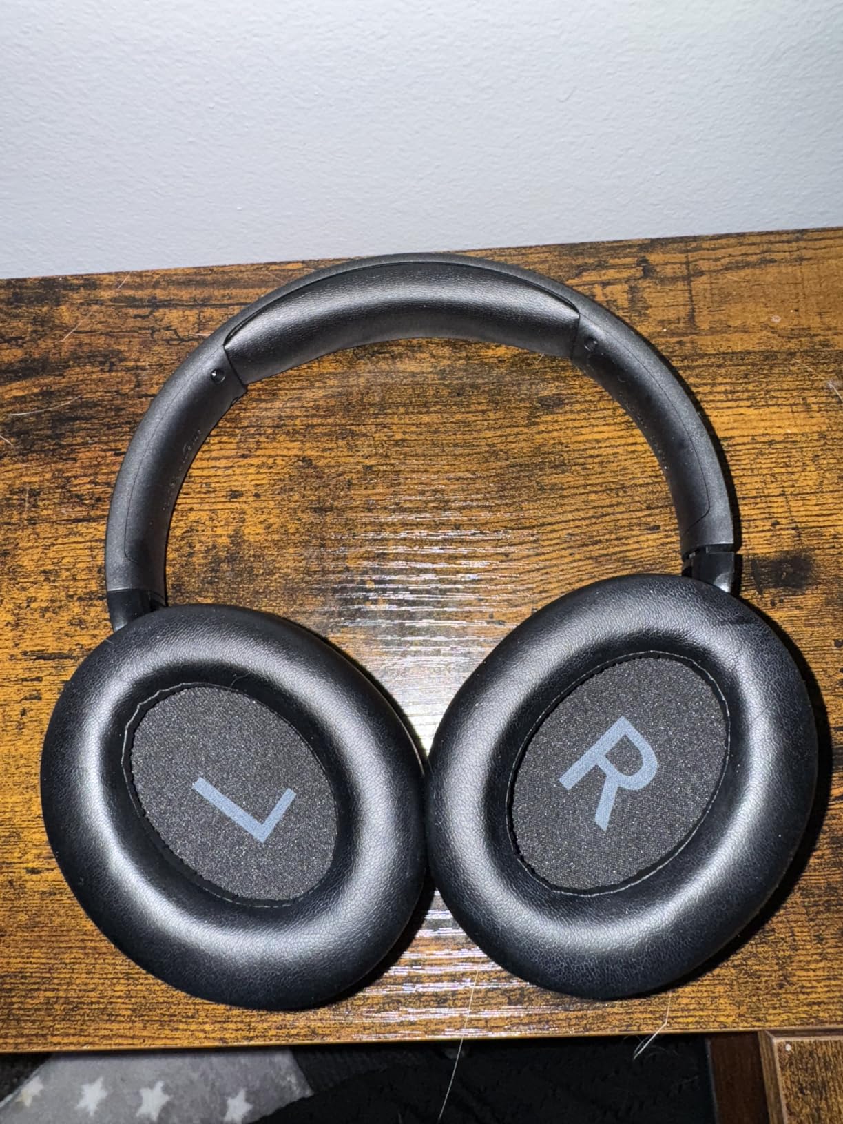 Amazon Basics Hybrid Active Noise Cancelling Headphones, 35 Hours Playtime with ANC on and 45 Hours with ANC Off, Wireless, Over Ear Comfortable Fit, Bluetooth, One Size, Black - Customer Photo 2