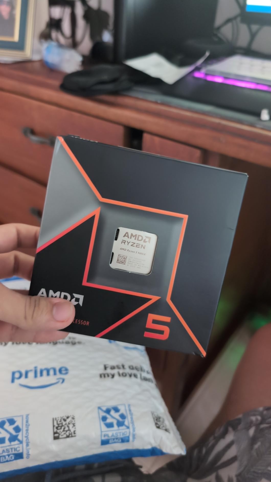 AMD Ryzen 5 9600X 6-Core, 12-Thread Unlocked Desktop Processor Customer Review AMD Ryzen 5 9600X 6-Core, 12-Thread Unlocked Desktop Processor - Customer Photo 2