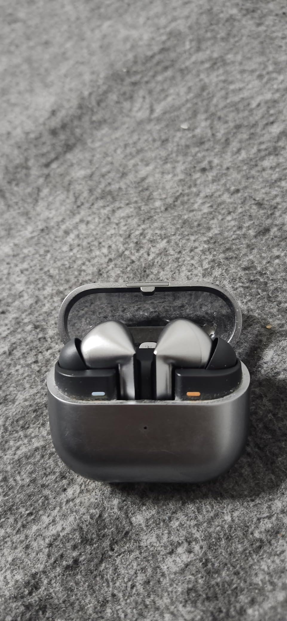 SAMSUNG Galaxy Buds 3 Pro AI True Wireless Bluetooth Earbuds, Noise Cancelling, Sound Optimization, Real-Time Interpreter, Redesigned Comfort Fit Latin American Version (Silver) Customer Review SAMSUNG Galaxy Buds 3 Pro AI True Wireless Bluetooth Earbuds, Noise Cancelling, Sound Optimization, Real-Time Interpreter, Redesigned Comfort Fit Latin American Version (Silver) - Customer Photo 1