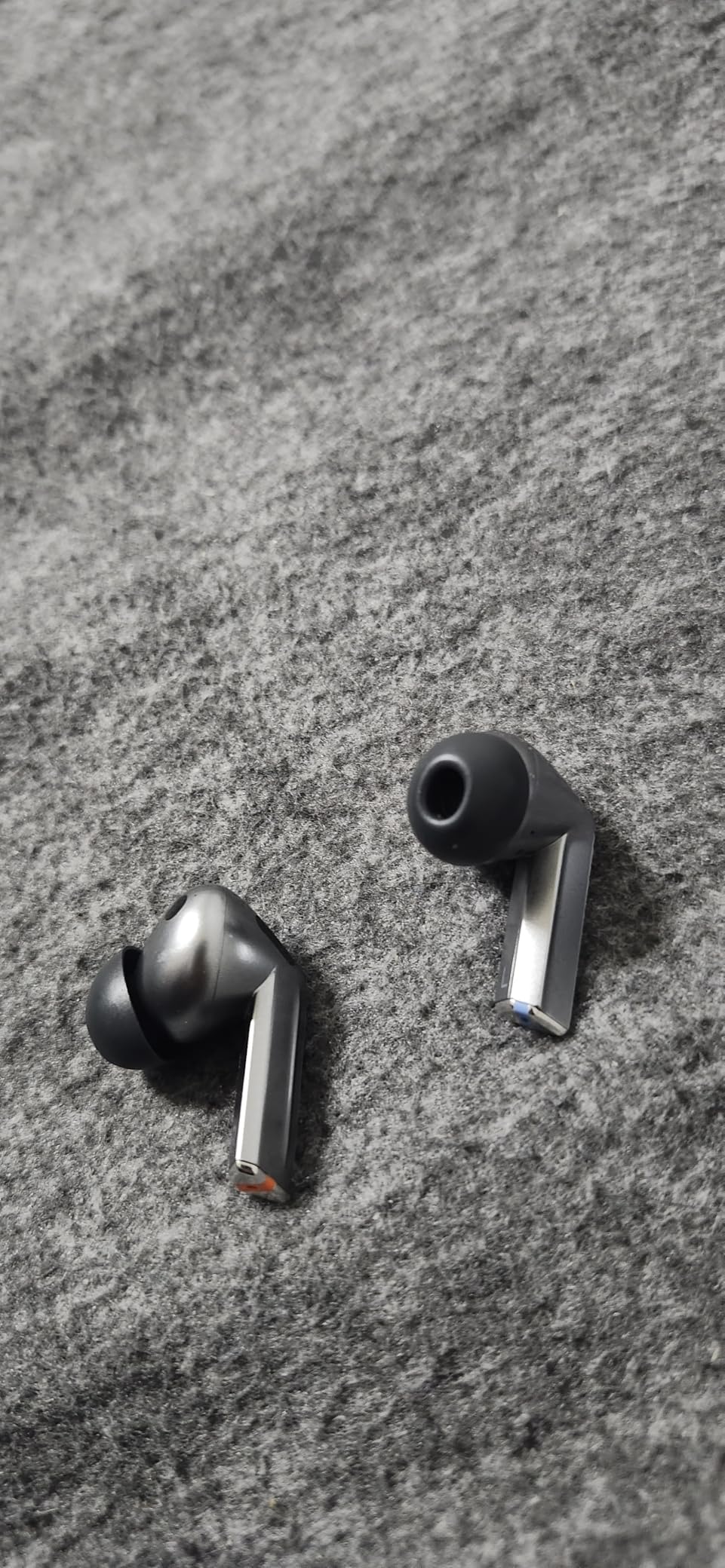 SAMSUNG Galaxy Buds 3 Pro AI True Wireless Bluetooth Earbuds, Noise Cancelling, Sound Optimization, Real-Time Interpreter, Redesigned Comfort Fit Latin American Version (Silver) Customer Review SAMSUNG Galaxy Buds 3 Pro AI True Wireless Bluetooth Earbuds, Noise Cancelling, Sound Optimization, Real-Time Interpreter, Redesigned Comfort Fit Latin American Version (Silver) - Customer Photo 2