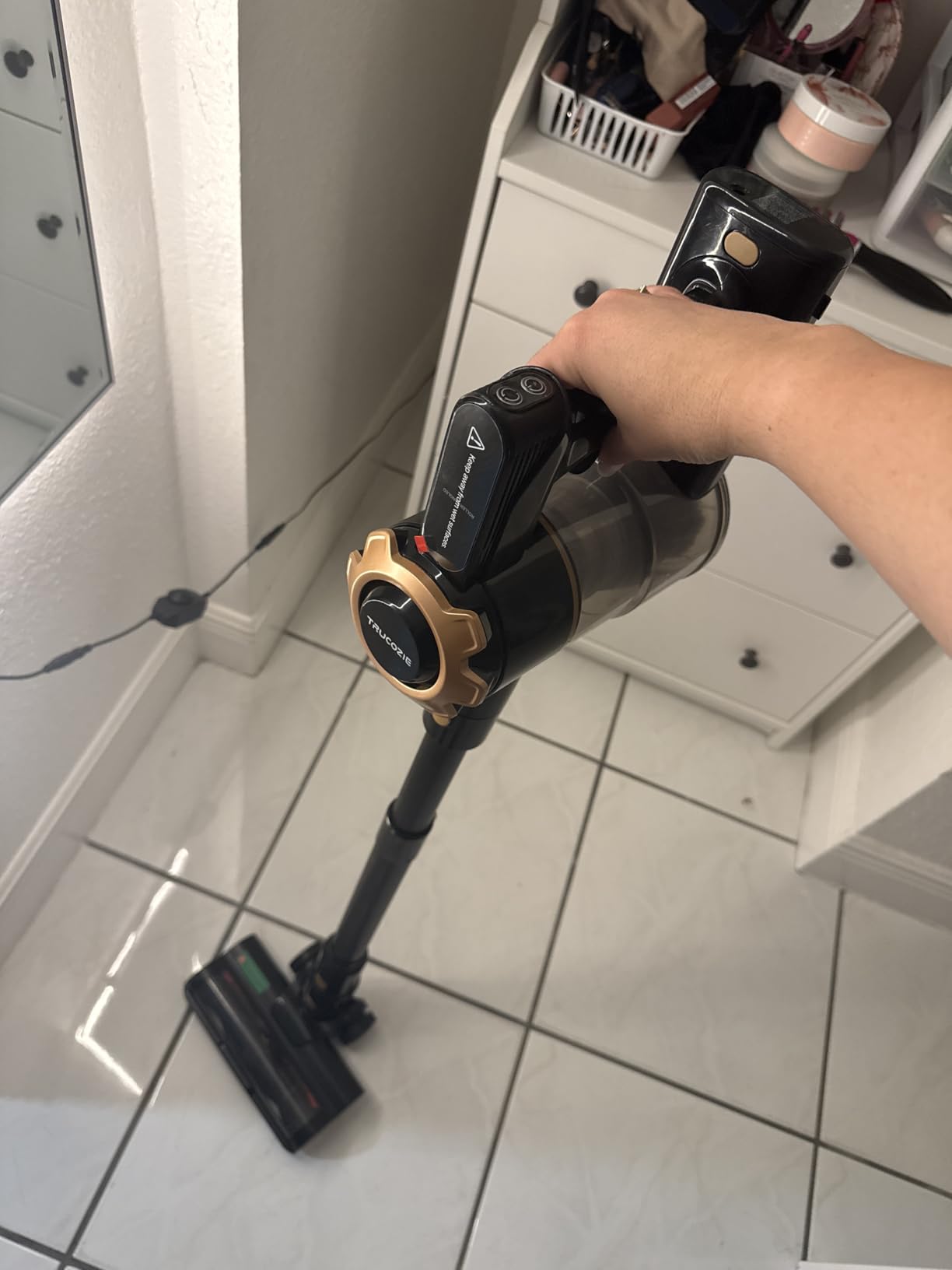 Cordless Vacuum Cleaner, 8-in-1 Lightweight Stick Vacuum with 45mins Runtime, Powerful Suction, Rechargeable Cordless Vacuum for Carpet, Tile, Pet Hair, Hardwood Floors, Black Customer Review Cordless Vacuum Cleaner, 8-in-1 Lightweight Stick Vacuum with 45mins Runtime, Powerful Suction, Rechargeable Cordless Vacuum for Carpet, Tile, Pet Hair, Hardwood Floors, Black - Customer Photo 2