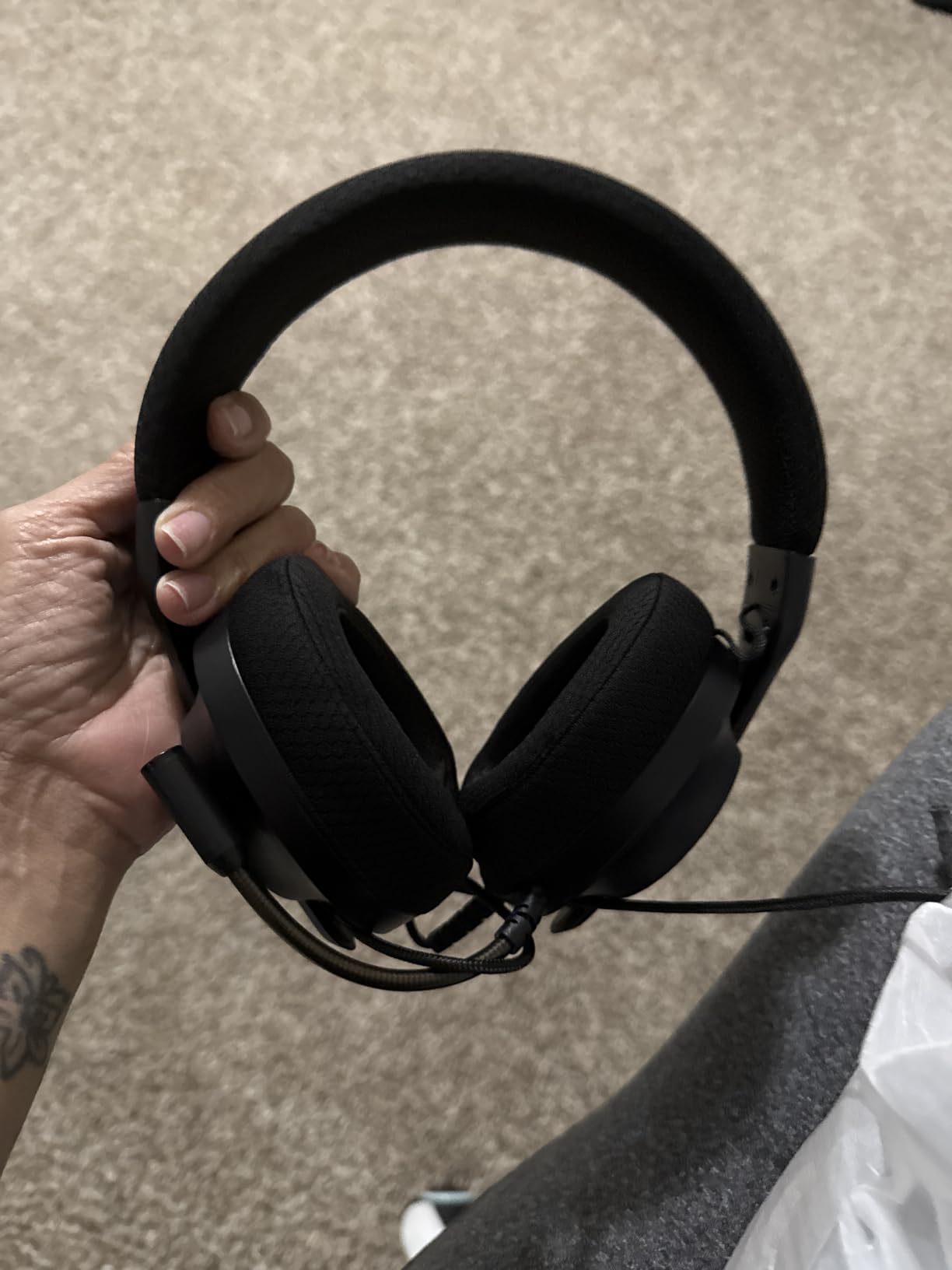S30 Gaming Headset with Microphone,198g Lightweight Design, Wired Gaming Headphones for Xbox, Xbox Series X|S, PS5, PS4, Switch, PC, Noise Cancelling Mic, Soft Earmuffs (Black) - Customer Photo 2