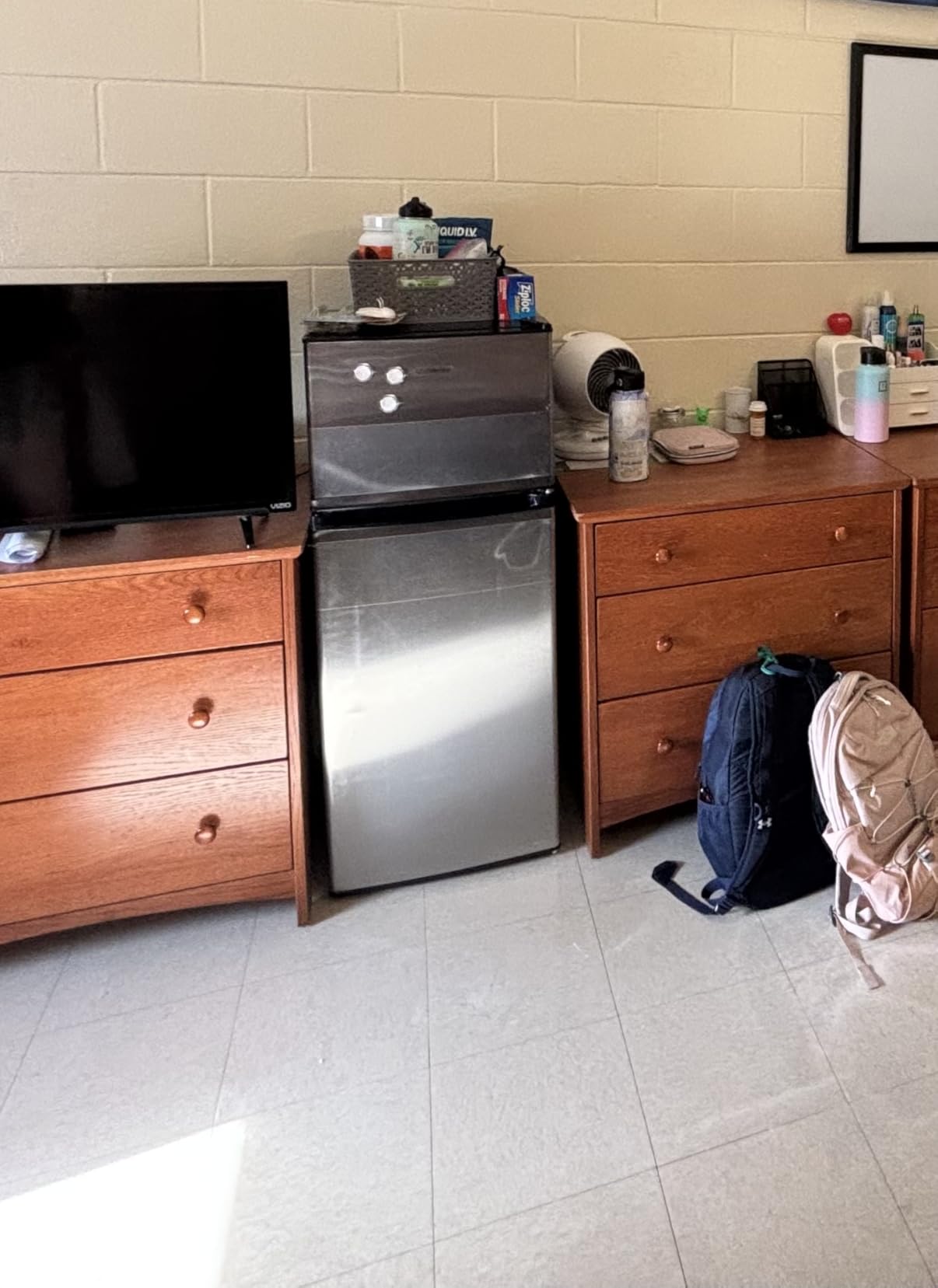 Upstreman 4.0 Cu.Ft. Mini Fridge with Freezer, Dorm Essentials, Double Door, Small Refrigerator for Office, Dorm, Bedroom, Adjustable Thermostat, Large Capacity, Stainless-SR401 Customer Review Upstreman 4.0 Cu.Ft. Mini Fridge with Freezer, Dorm Essentials, Double Door, Small Refrigerator for Office, Dorm, Bedroom, Adjustable Thermostat, Large Capacity, Stainless-SR401 - Customer Photo 2