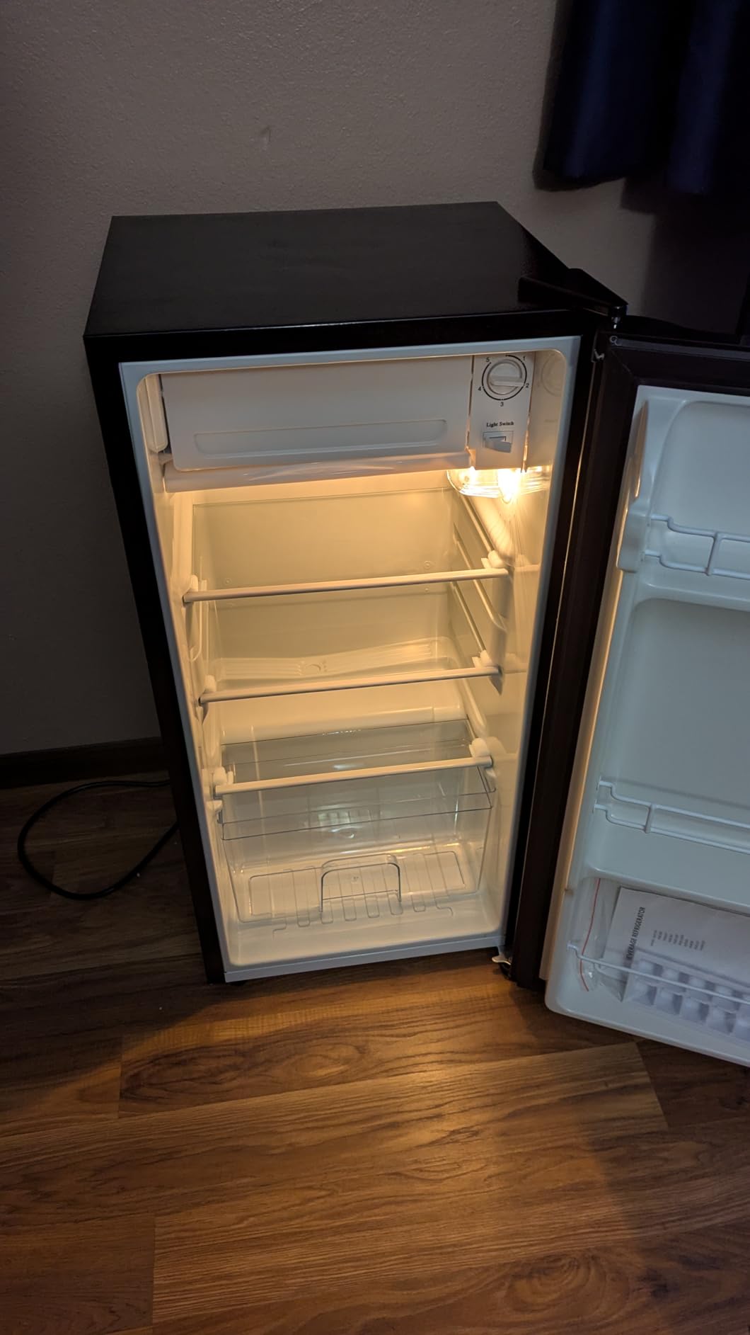 Seaoola Mini Fridge with Freezer, Single Door 3.1 Cu.Ft, Compact Mini Refrigerator, LED Light, Adjustable Thermostat, Removable Glass Shelves, Small Refrigerator for Dorm/Office/Bedroom(Pink) - Customer Photo 1
