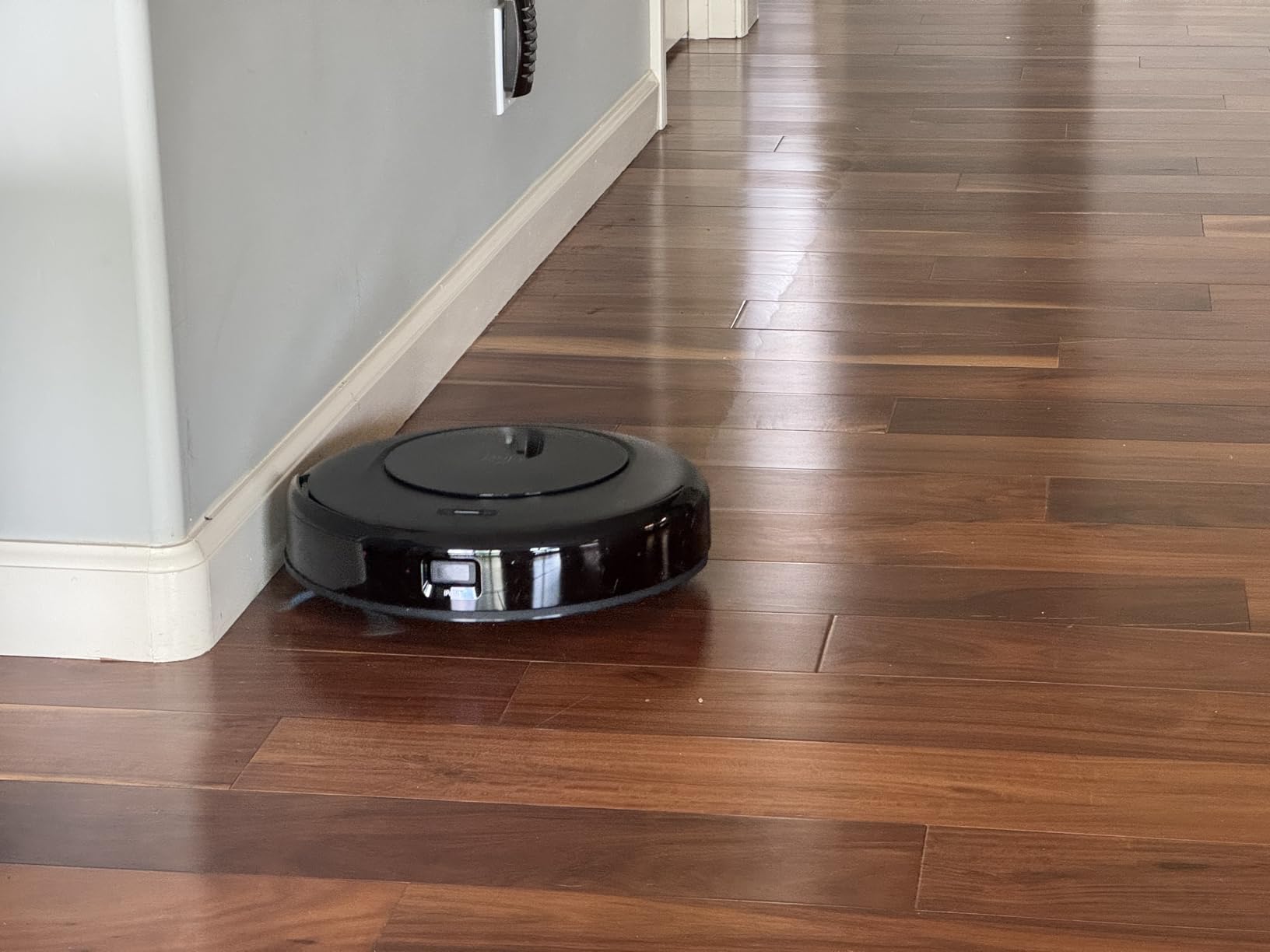 eufy Robot Vacuum Omni C20, Robot Vacuum and Mop Combo, Self Emptying, Auto Mop Washing and Auto Drying for Hands-Free Cleaning, 7000 Pa Powerful Suction, 3.35-Inch Design, All-in-One Station - Customer Photo 2