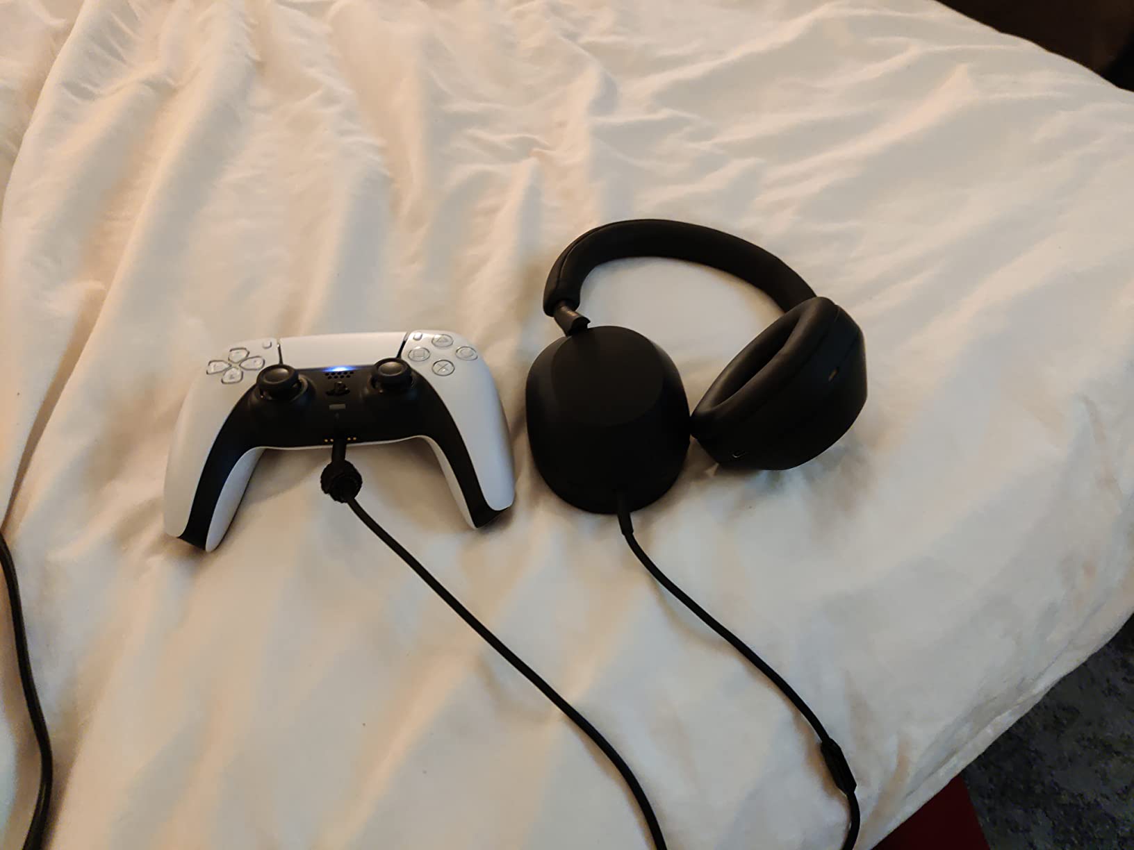 Sony WH-1000XM5 Premium Noise Canceling Wireless Headphones, Auto NC Optimizer, 30-Hour Battery, Alexa Voice Control, Smoky Pink Customer Review Sony WH-1000XM5 Premium Noise Canceling Wireless Headphones, Auto NC Optimizer, 30-Hour Battery, Alexa Voice Control, Smoky Pink - Customer Photo 1