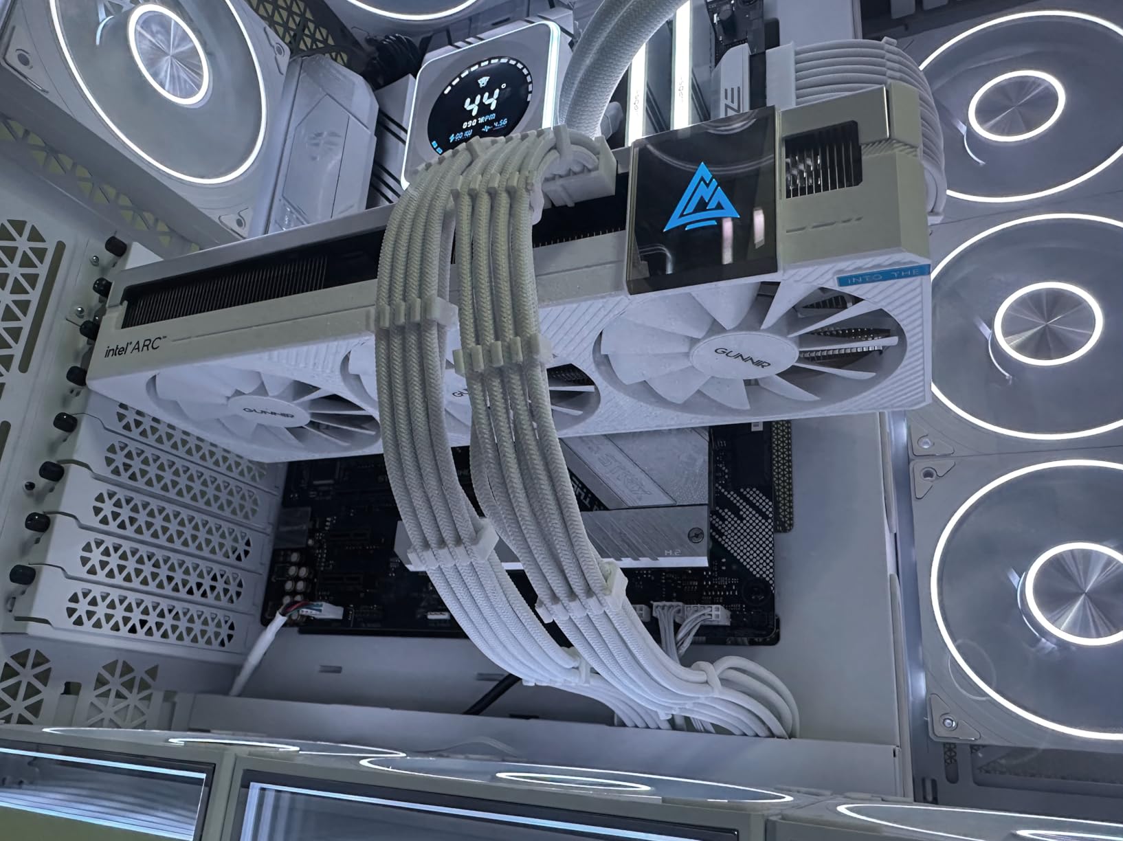 WEELIAO GUNNIR Intel Arc A770 Photon 16GB OC GDDR6 2400MHz Triple Fan White Graphics Card (256-bit, PCIe 4.0, HDMI/DisplayPort, Supports 4k) - Customer Photo 2