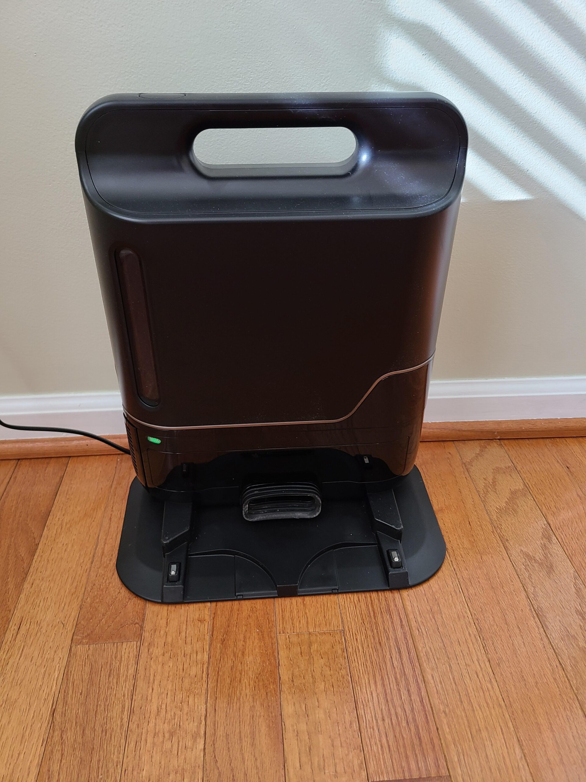 Shark Matrix Plus 2in1 Robot Vacuum & Mop with Sonic Mopping, Matrix Clean, Home Mapping, HEPA Bagless Self Empty Base, CleanEdge, for Pet Hair, WiFi, Black/Mocha, AV2630WA Customer Review Shark Matrix Plus 2in1 Robot Vacuum & Mop with Sonic Mopping, Matrix Clean, Home Mapping, HEPA Bagless Self Empty Base, CleanEdge, for Pet Hair, WiFi, Black/Mocha, AV2630WA - Customer Photo 2