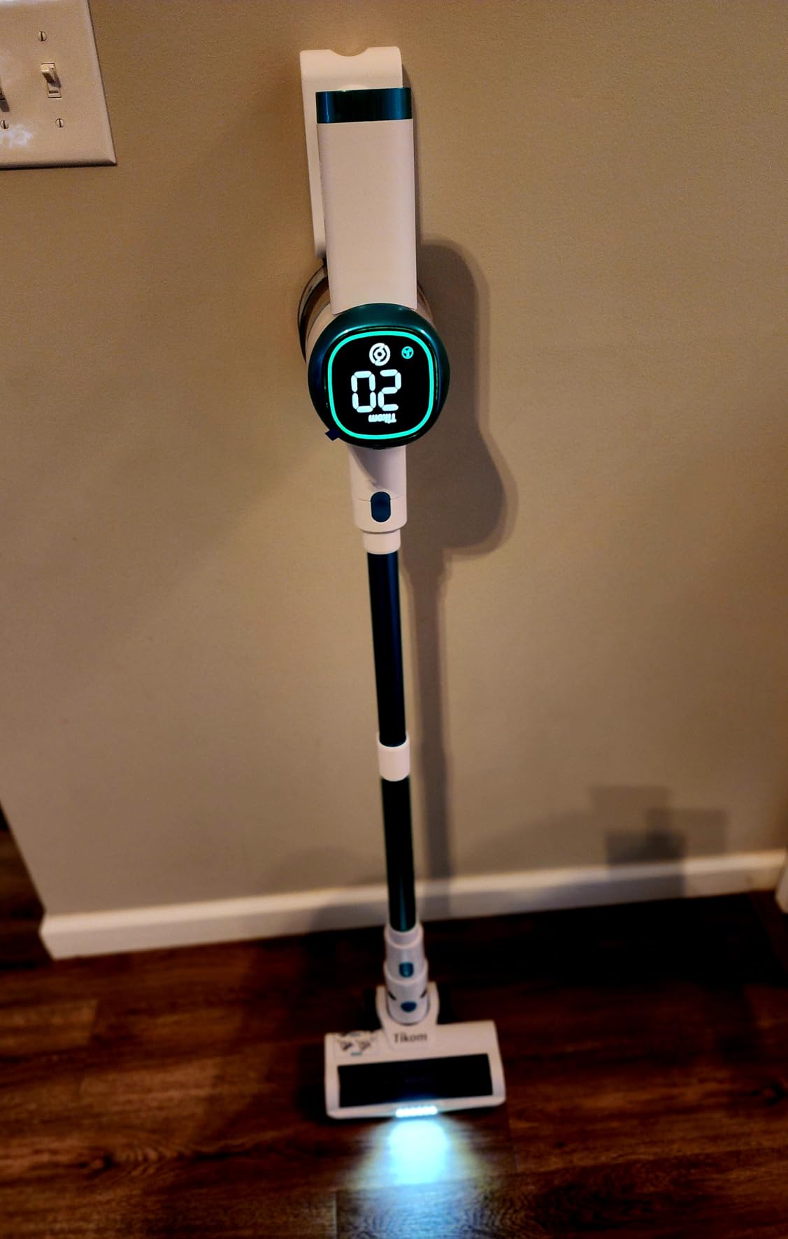Tikom V500 Cordless Vacuum Cleaner for Home, 40000Pa/450W Stick Vacuum with LED Touch Screen, Charging Wall Dock, Anti-Tangle, Lightweight Handheld Vacuum for Pet Hair, Hard Floor, Carpet Customer Review Tikom V500 Cordless Vacuum Cleaner for Home, 40000Pa/450W Stick Vacuum with LED Touch Screen, Charging Wall Dock, Anti-Tangle, Lightweight Handheld Vacuum for Pet Hair, Hard Floor, Carpet - Customer Photo 2