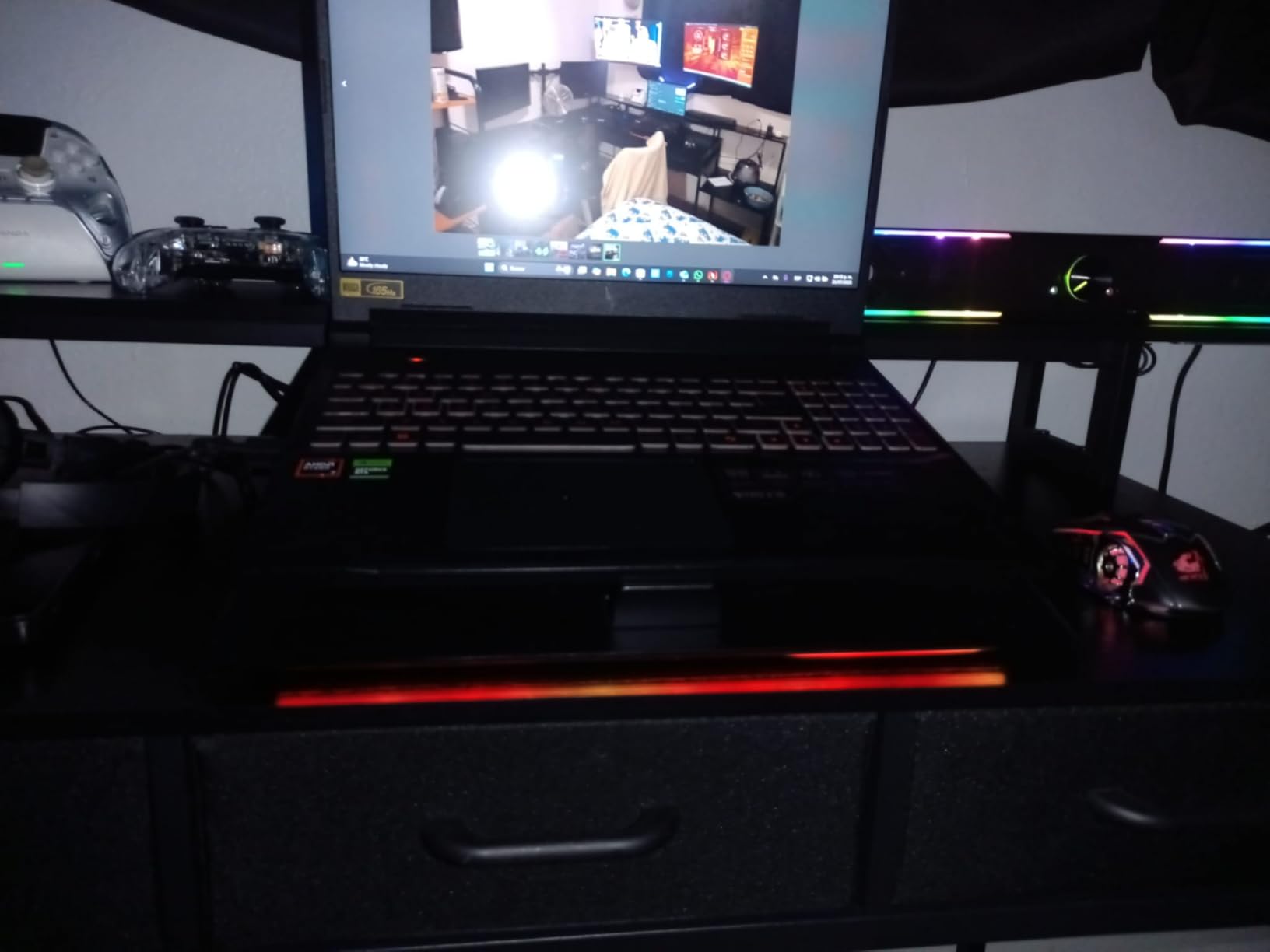 Razer Laptop Cooling Pad: Adaptive Smart - Intelligent Fan Control - Airtight Pressure Chamber - Fits Most Laptops & Macbooks 14