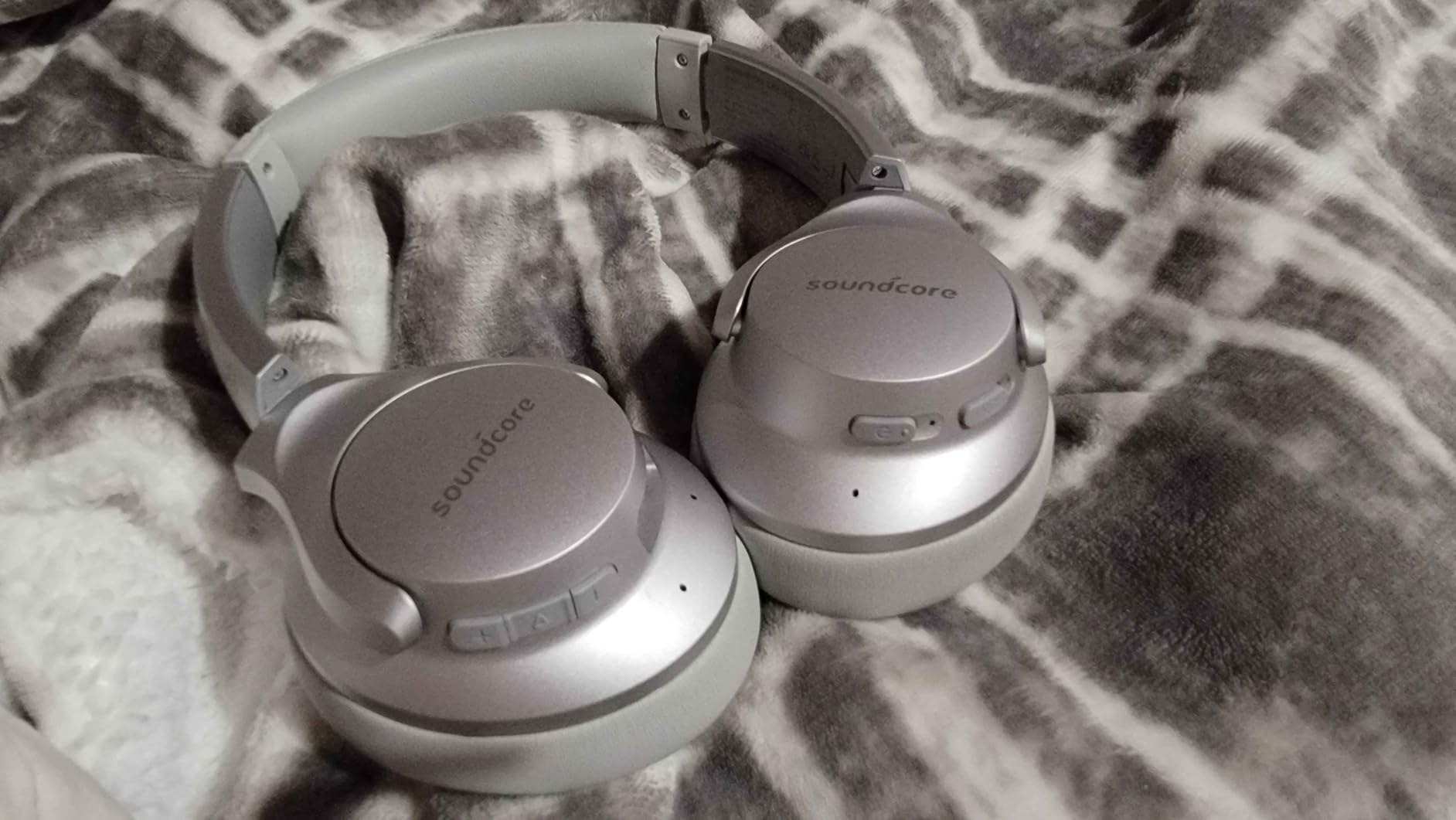 Soundcore Anker Life Q20 Hybrid Active Noise Cancelling Headphones Customer Review Soundcore Anker Life Q20 Hybrid Active Noise Cancelling Headphones - Customer Photo 2