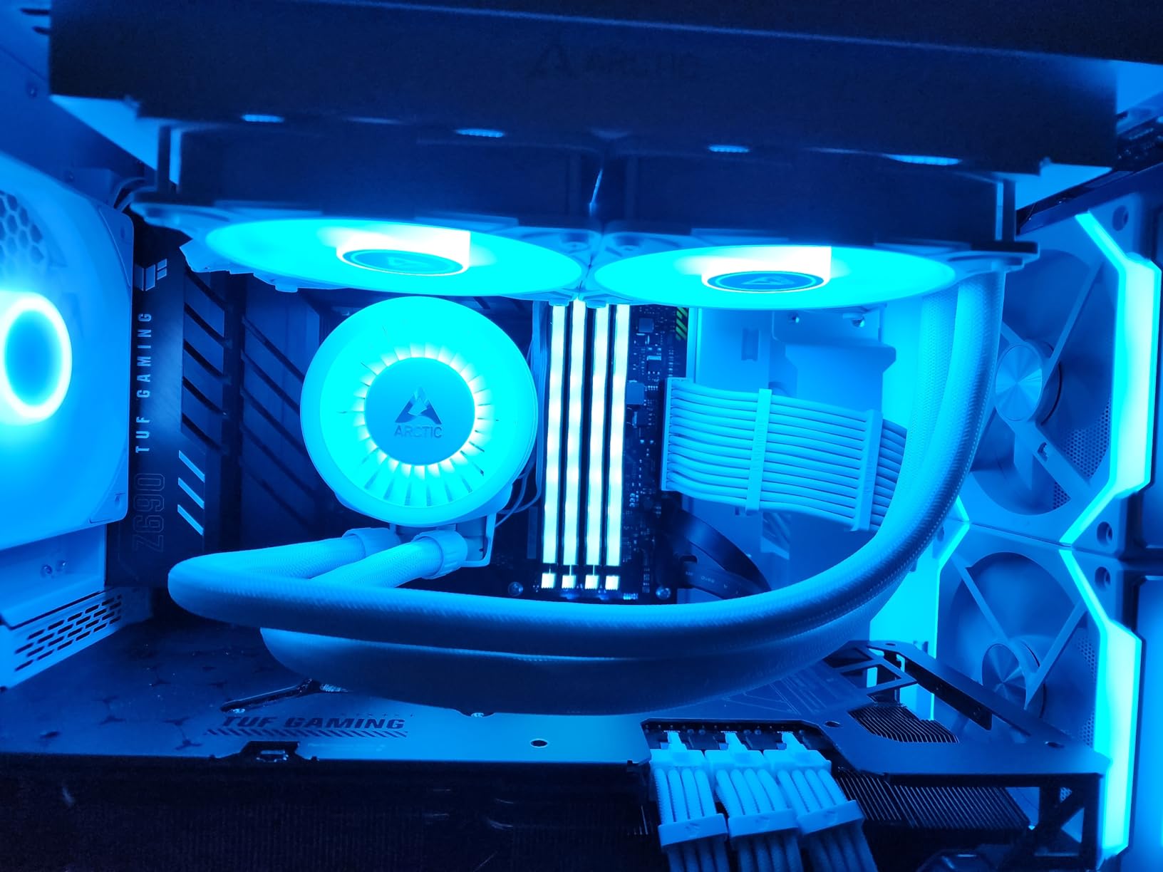 ARCTIC Liquid Freezer III Pro 240 A-RGB - 240 mm AIO CPU Cooler, Water Cooling, 38 mm Radiator, PWM Pump, VRM Fan, for AMD AM5/AM4, Intel LGA1851/1700 Contact Frame - Black - Customer Photo 2