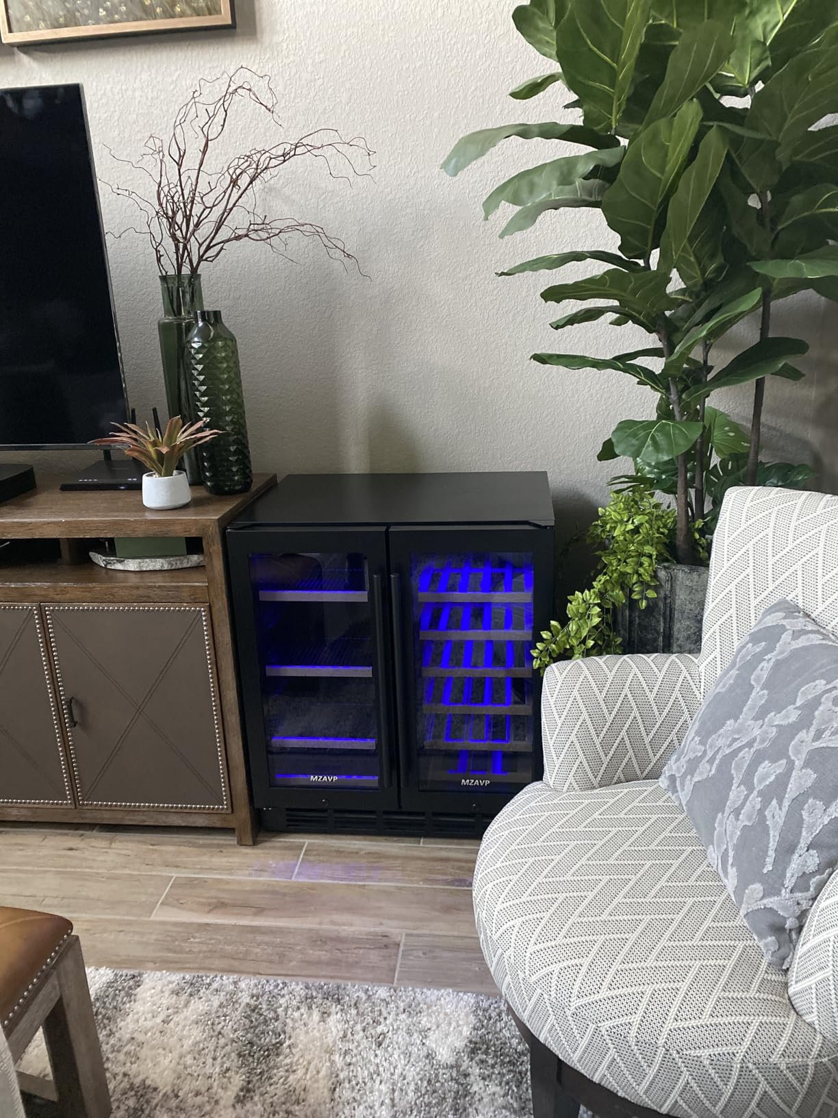 200 Bottle Dual Zone Wine Fridge，24 Inch Large Capacity Wine Refrigerator Freestanding or Built-In, Wine Cooler with Upgraded Compressor, Intelligent Temperature Memory, Low Noise and Fast Cooling - Customer Photo 2