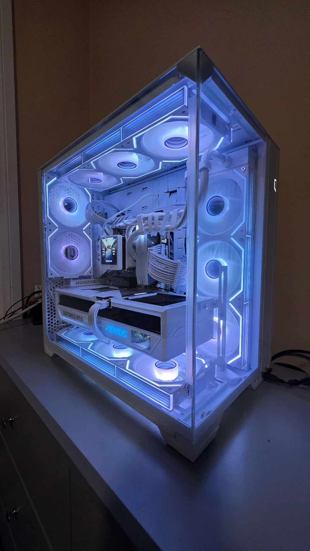 GIGABYTE GeForce RTX 5080 AERO OC SFF 16G Graphics Card, WINDFORCE Cooling System, 16GB 256-bit GDDR7, GV-N5080AERO OC-16GD Video Card - Customer Photo 1