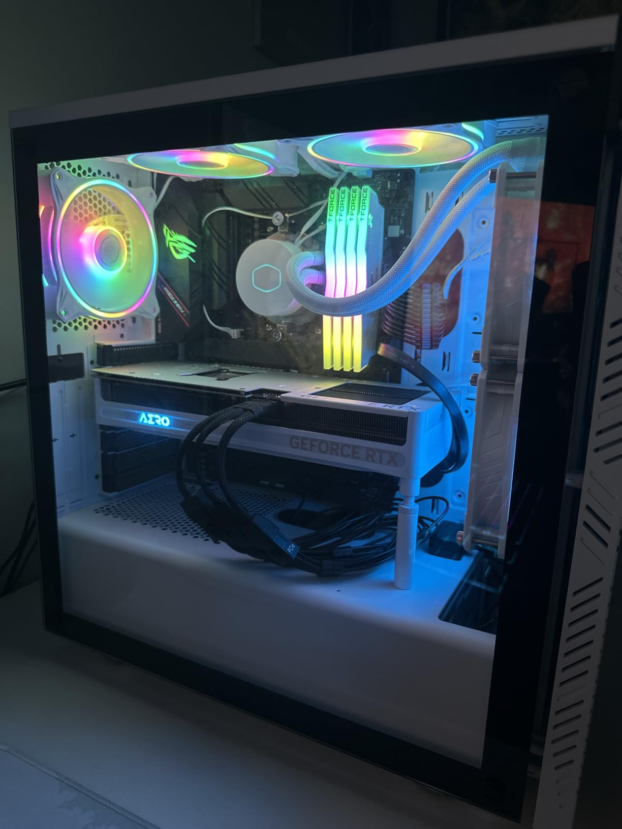 GIGABYTE GeForce RTX 5080 AERO OC SFF 16G Graphics Card, WINDFORCE Cooling System, 16GB 256-bit GDDR7, GV-N5080AERO OC-16GD Video Card - Customer Photo 2