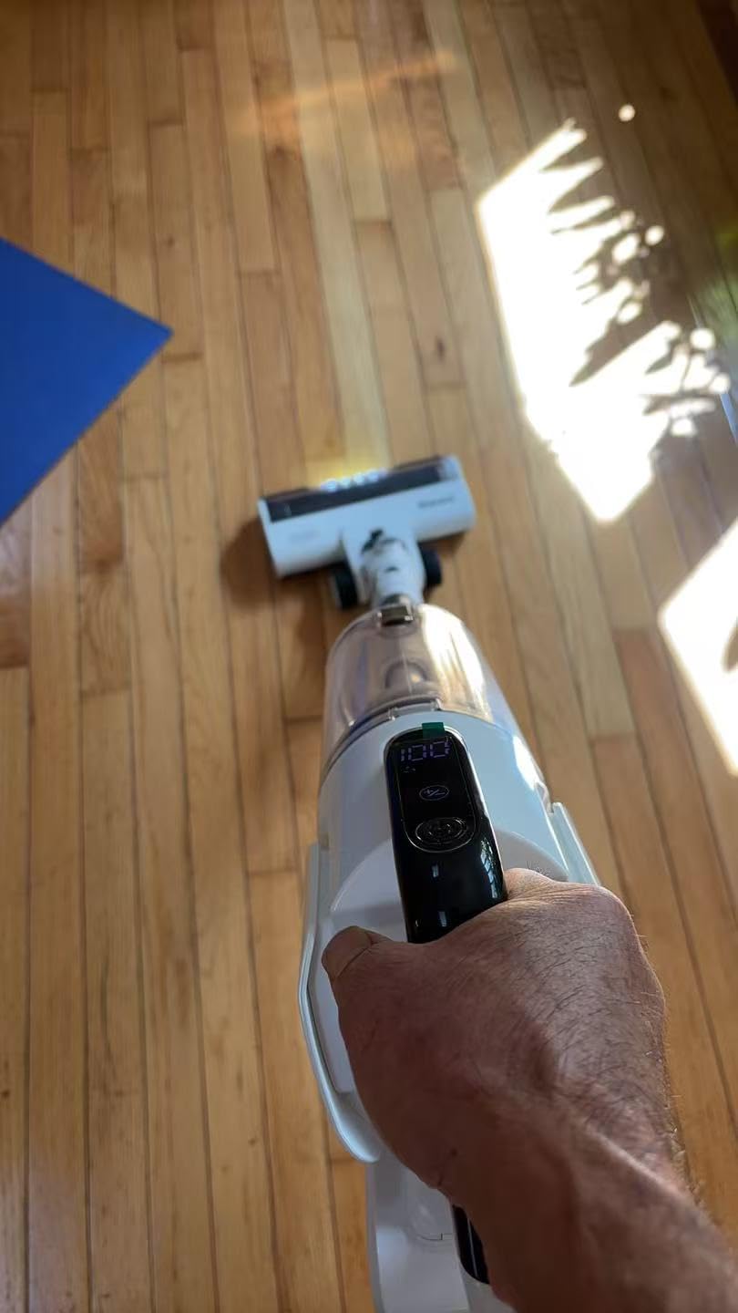 Cordless Vacuum Cleaner, 580W 48KPA 65Mins Runtime Fast Charging Vacuum Cleaner, Self-Standing LED Light Touch Screen Stick Vacuum for Home Light Weight,for Pet Hair/Carpet/Floor, White Customer Review Cordless Vacuum Cleaner, 580W 48KPA 65Mins Runtime Fast Charging Vacuum Cleaner, Self-Standing LED Light Touch Screen Stick Vacuum for Home Light Weight,for Pet Hair/Carpet/Floor, White - Customer Photo 3