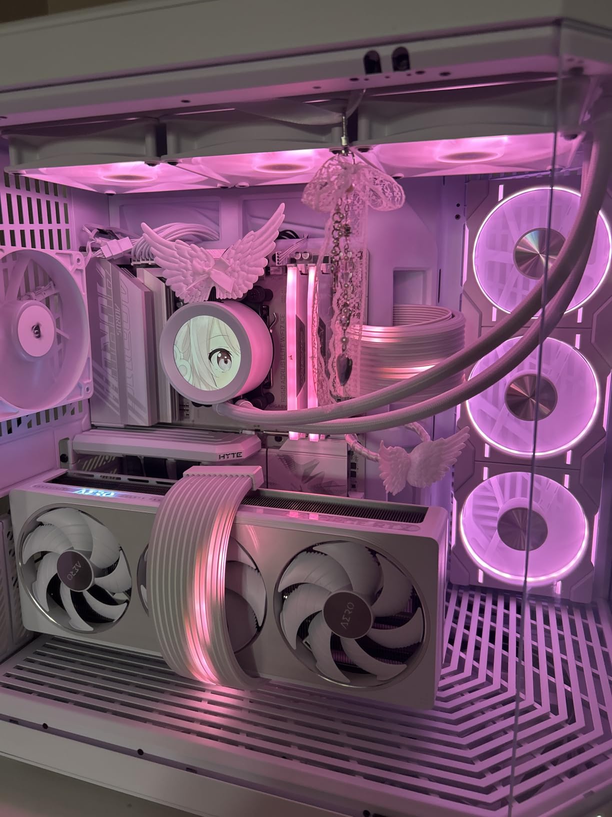GIGABYTE GeForce RTX 5070 AERO OC 12G Graphics Card - Customer Photo 1