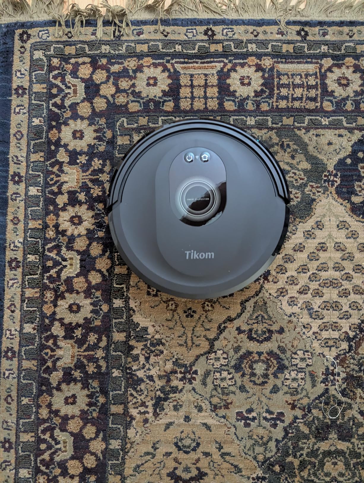 Tikom Robot Vacuum and Mop Combo, 5000Pa Robotic Vacuum Cleaner, 150 Min Max, App & Remote Control, Ideal for Hard Floor, Carpet, Pet Hair, Self-Charge(G8000 Max) - Customer Photo 2