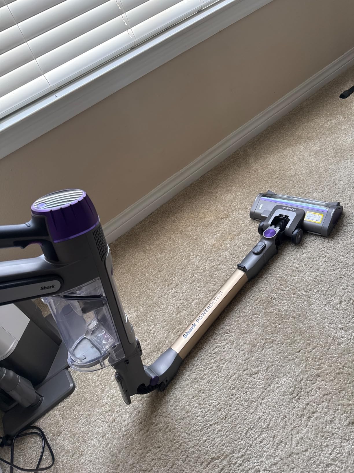 Shark PowerDetect Pet Plus Clean & Empty Cordless Stick Vacuum & Auto-Empty System, Powerful Suction, HEPA Filtration, Carpet & Hard Floor, Portable, Stick Vacuum for Pet Hair, Dark Gray, IP3253 - Customer Photo 1