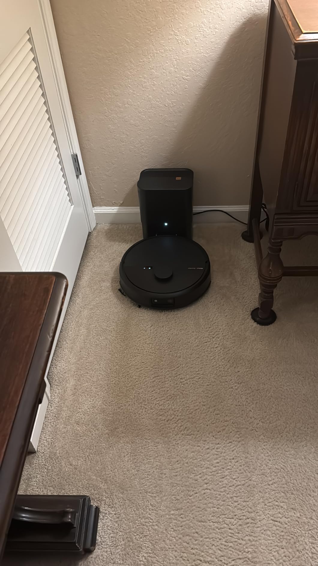 Roomba Max 705 Vac Robot Vacuum + AutoEmpty Dock - Extreme Power-Lifting Suction, Anti-Tangle Dual Rubber Brushes, Self-Empties, Recognizes and Avoids Obstacles, LiDAR Navigation - Customer Photo 2