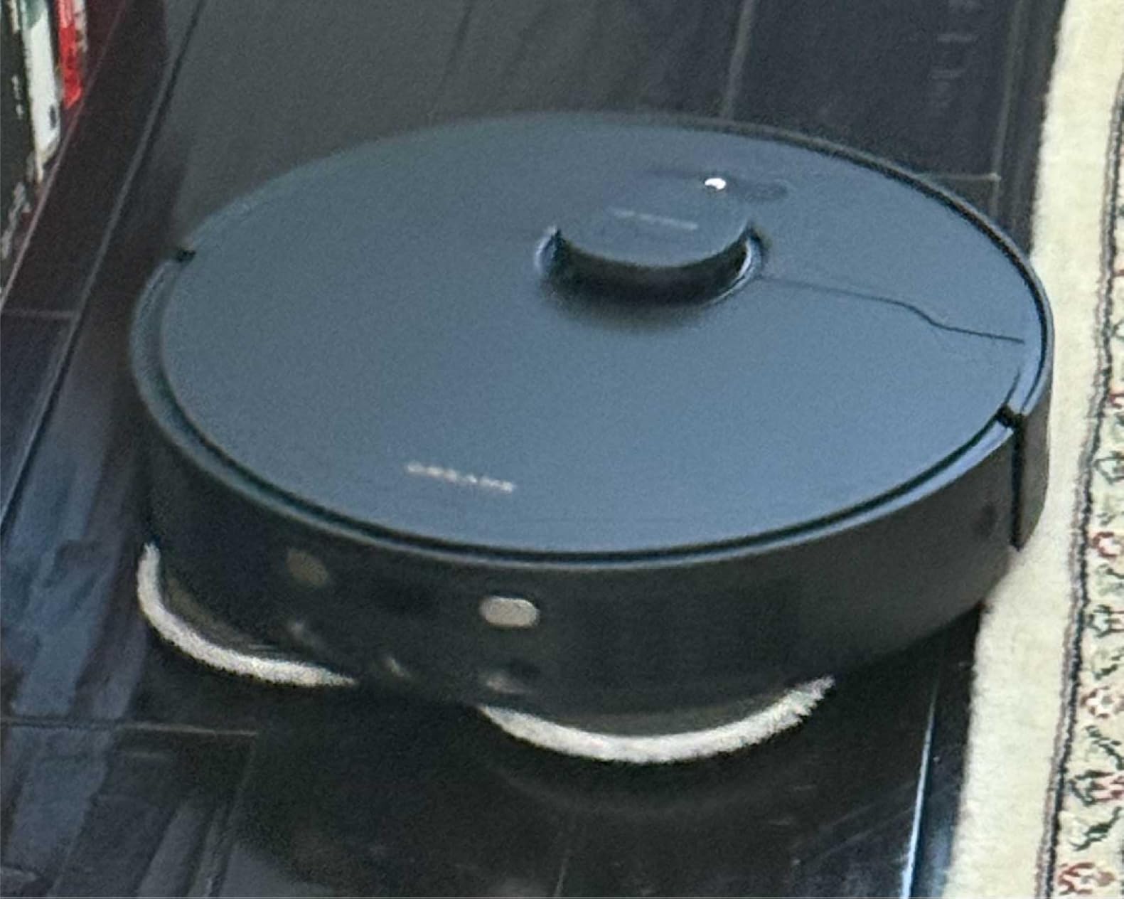 DREAME L40s Ultra CE Robot Vacuum and Mop Combo with Self-Emptying Dock, 13,000Pa Suction, Mop Self-Cleaning and Auto-Raising, Ultrasonic Carpet Sensing, Ideal for Pet Hair, Carpet and Hard Floors - Customer Photo 2