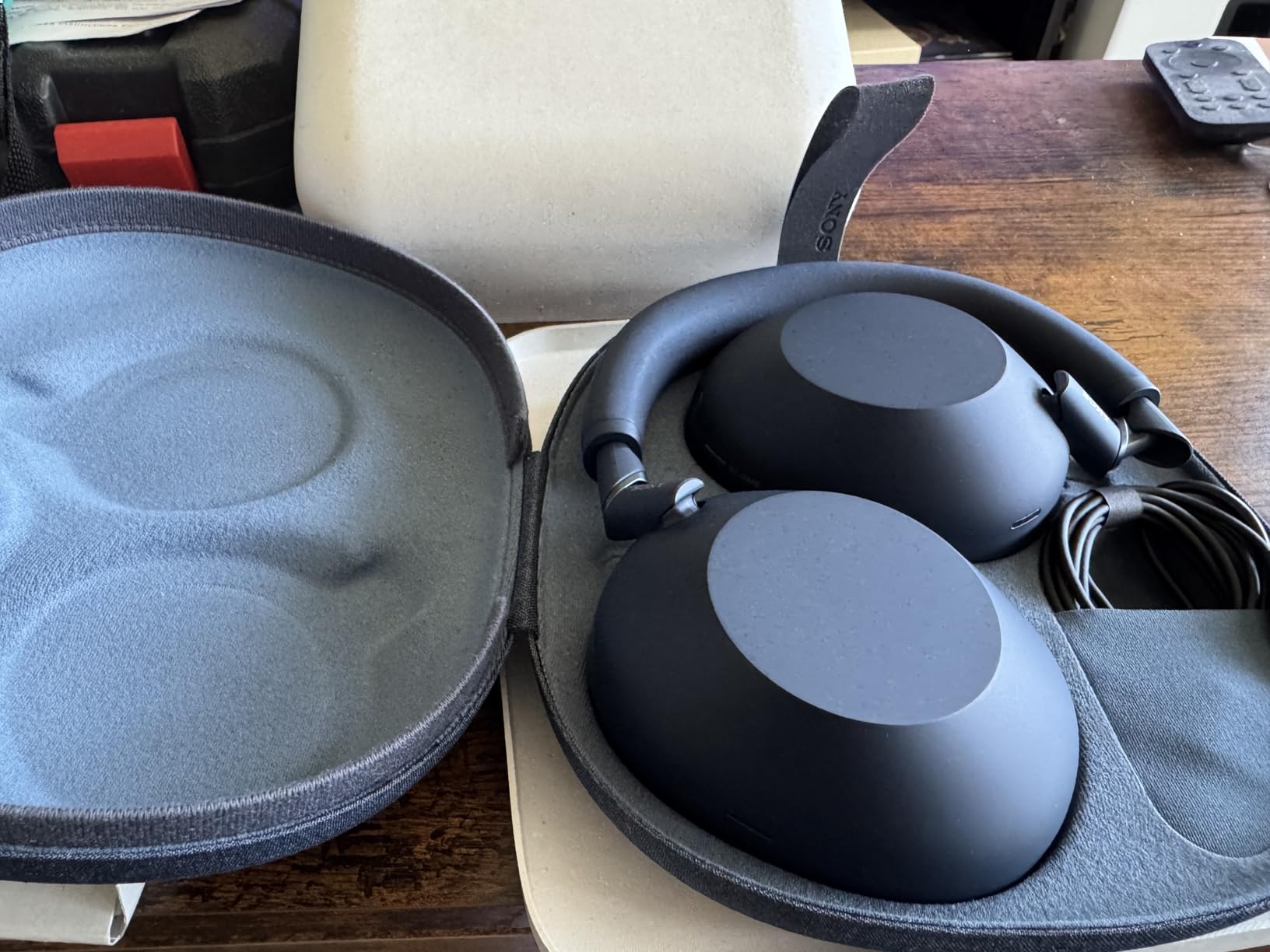 Sony WH-1000XM6 The Best Noise Canceling Wireless Headphones, HD NC Processor QN3, 12 Microphones, Adaptive NC Optimizer, Mastered by Engineers, Studio-Quality, 30-Hour Battery, Black customer photo 1