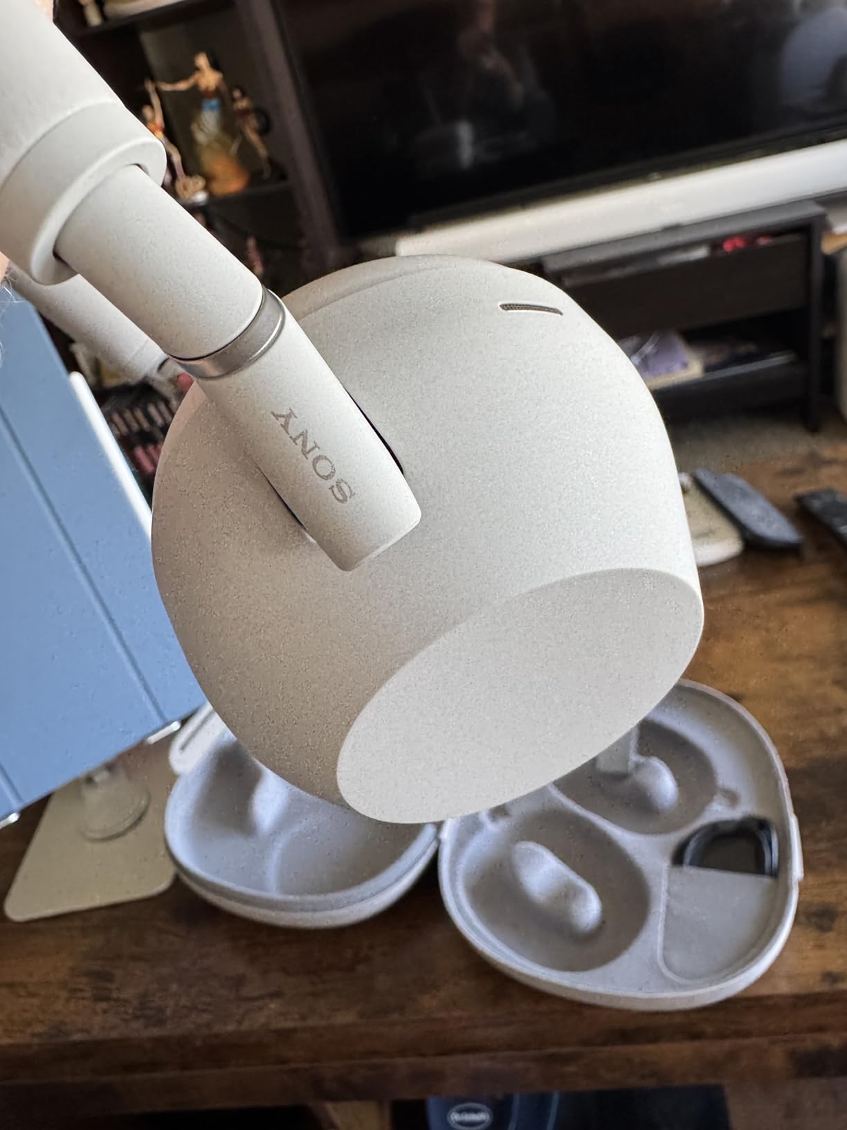 Sony WH-1000XM6 The Best Noise Canceling Wireless Headphones, HD NC Processor QN3, 12 Microphones, Adaptive NC Optimizer, Mastered by Engineers, Studio-Quality, 30-Hour Battery, Midnight Blue - Customer Photo 1