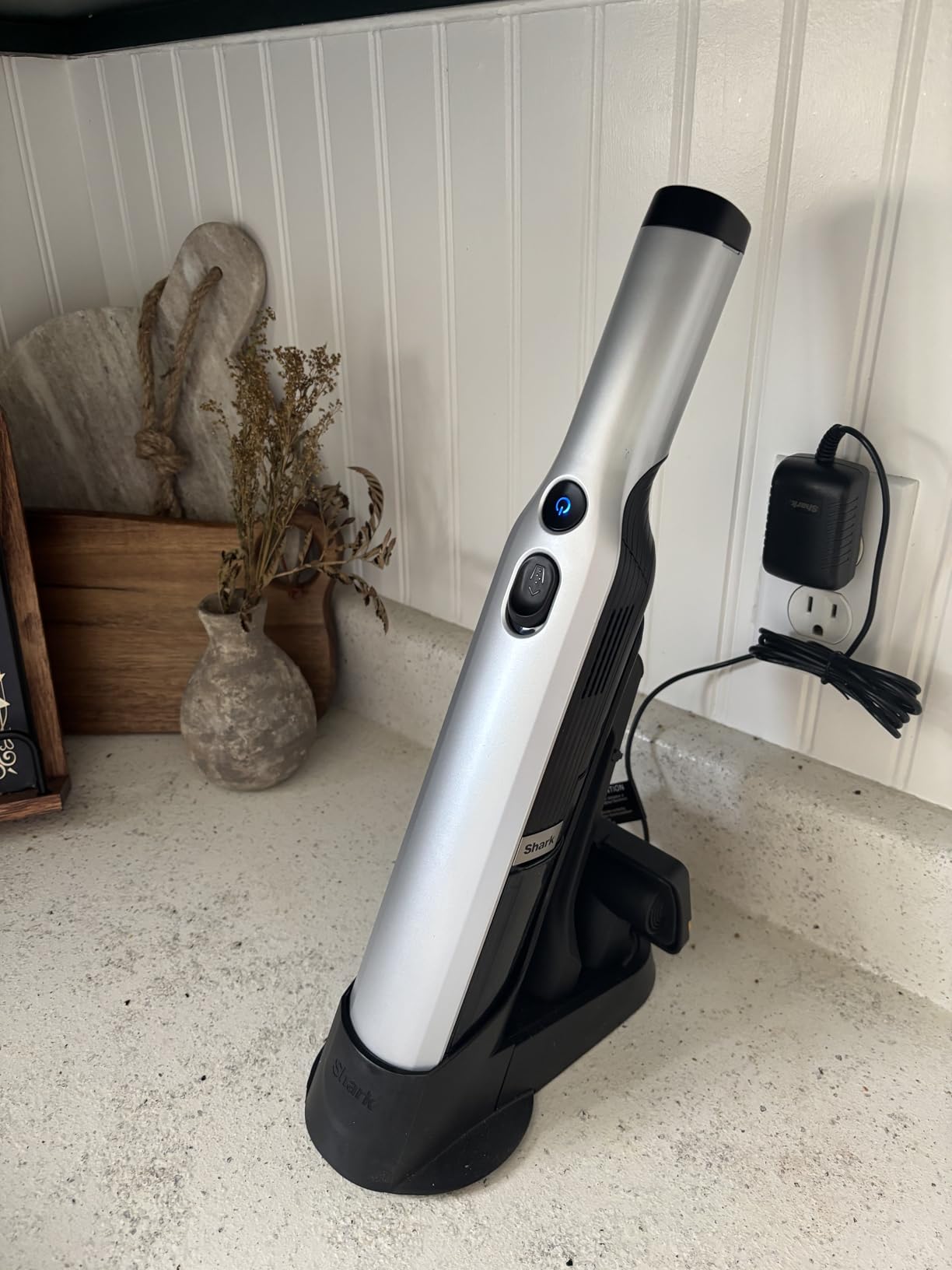 Shark WANDVAC Power PET Cordless Hand Vac, Ultra-Lightweight & Portable with Powerful Suction & Boost Mode, New FurFins Tool & Duster Crevice Tool, Designed for Car & Pet Homes, White, WV410WH Customer Review Shark WANDVAC Power PET Cordless Hand Vac, Ultra-Lightweight & Portable with Powerful Suction & Boost Mode, New FurFins Tool & Duster Crevice Tool, Designed for Car & Pet Homes, White, WV410WH - Customer Photo 1