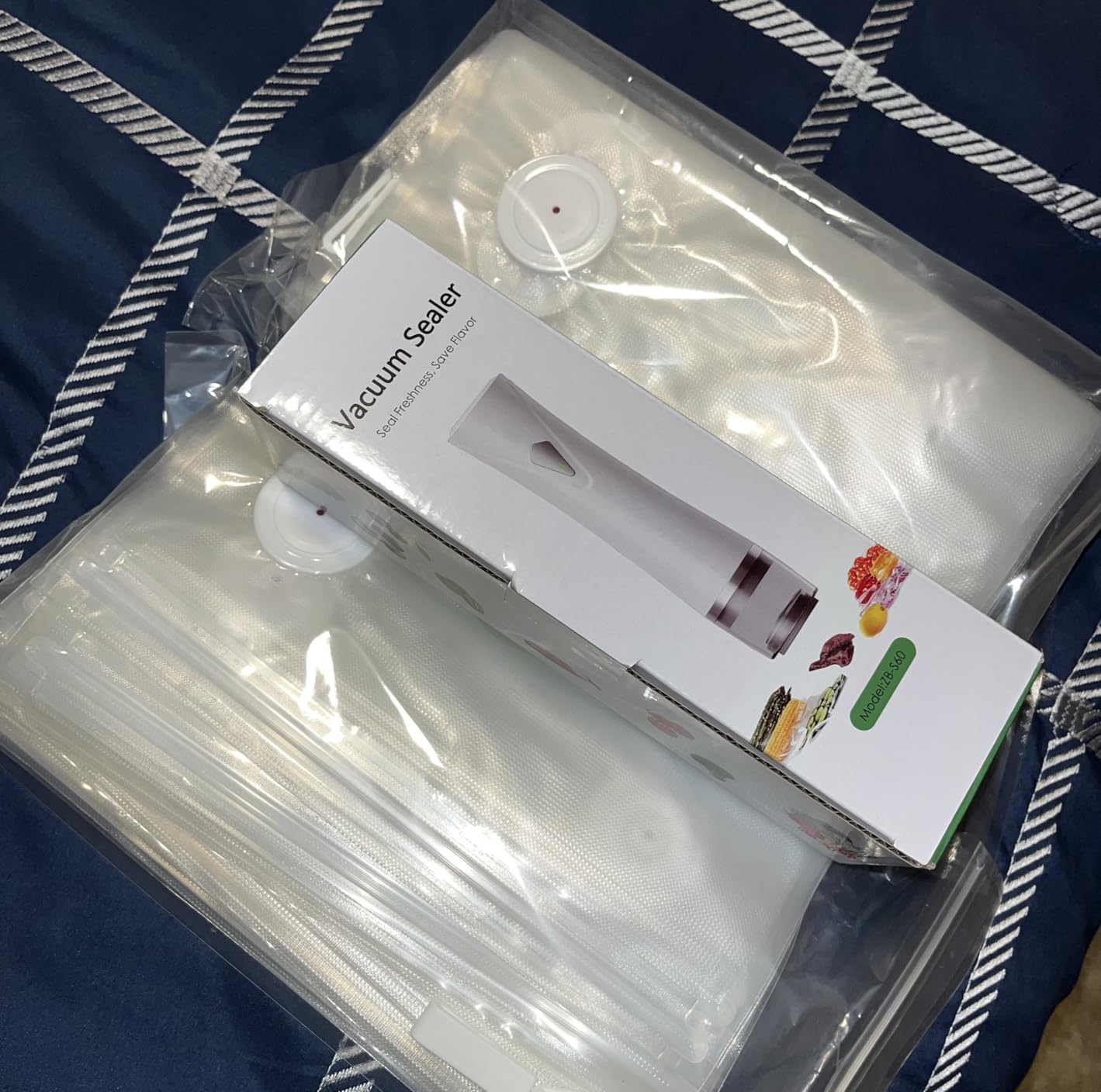 Vacuum Sealer For Food,Handheld Vacuum Sealer with 34 Reusable Bags,Powerful Liquid Vacuum Sealer Machine,Portable Food Vacuum Saver,Preservation Of Fruits,Vagetables and Meat - Customer Photo 1