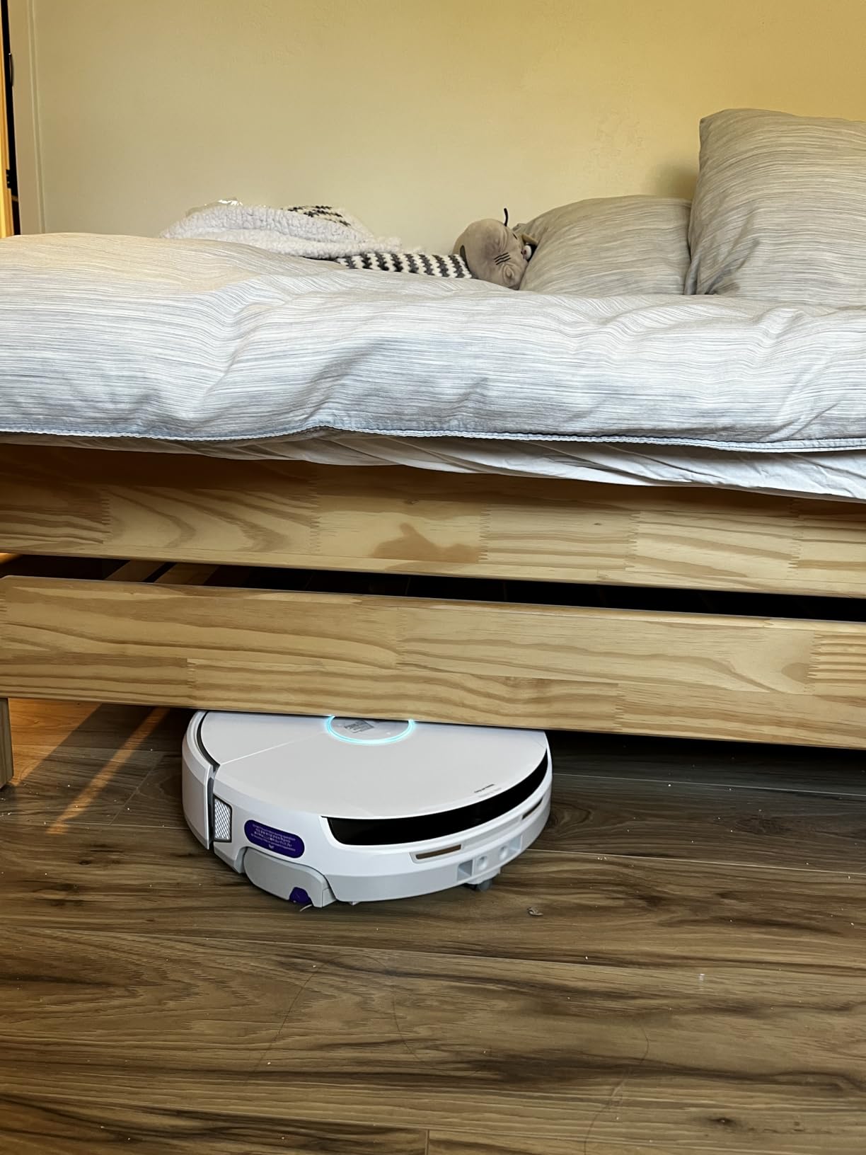 NARWAL Flow Robot Vacuum and Mop Combo, FlowWash Real-Time Self-Cleaning Track Mop, 22,000 Pa Suction, Dual-Camera AI Obstacle Avoidance, Carpet & Edge Cleaning, Self-Emptying Robot Vacuum Customer Review NARWAL Flow Robot Vacuum and Mop Combo, FlowWash Real-Time Self-Cleaning Track Mop, 22,000 Pa Suction, Dual-Camera AI Obstacle Avoidance, Carpet & Edge Cleaning, Self-Emptying Robot Vacuum - Customer Photo 1