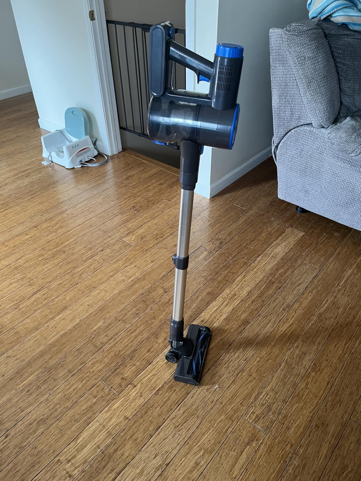 Cordless Vacuum Cleaner, Super Power Suction Stick Vacuum Cleaners with 2200 mAh Battery,8-in-1 Lightweight Self-Standing, 35 Mins Runtime for Home Low-Pile Carpet Pet Hair - Customer Photo 1