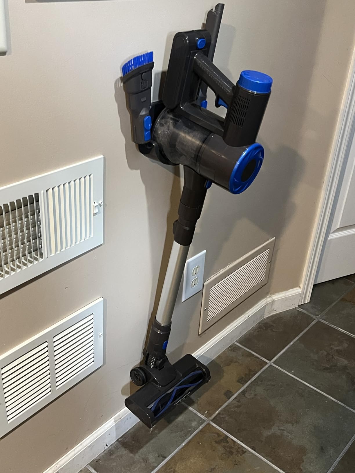 Cordless Vacuum Cleaner, Super Power Suction Stick Vacuum Cleaners with 2200 mAh Battery,8-in-1 Lightweight Self-Standing, 35 Mins Runtime for Home Low-Pile Carpet Pet Hair Customer Review Cordless Vacuum Cleaner, Super Power Suction Stick Vacuum Cleaners with 2200 mAh Battery,8-in-1 Lightweight Self-Standing, 35 Mins Runtime for Home Low-Pile Carpet Pet Hair - Customer Photo 2