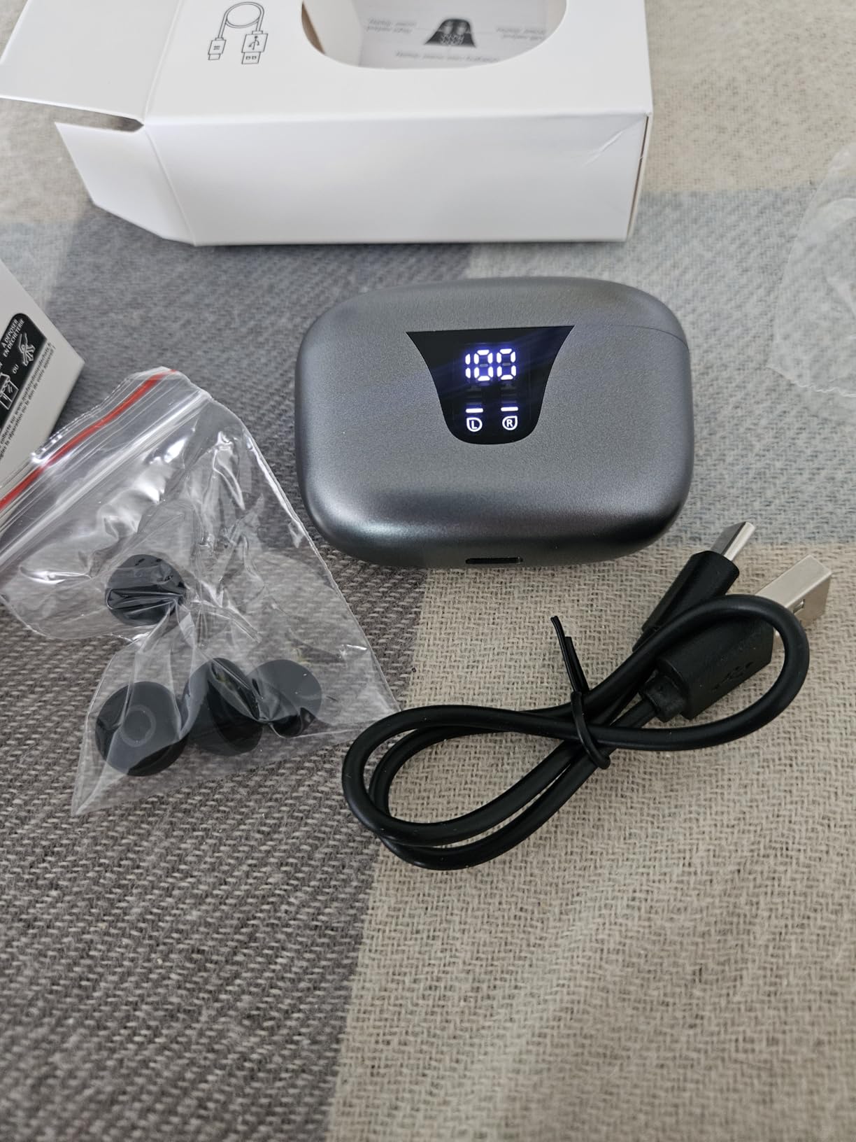 ZIUTY Wireless Earbuds Bluetooth Headphones, 50H Playtime Ear Buds with Mic, LED Digital Display Charging Case, IPX7 Waterproof, Deep Bass Stereo, in-Ear Earphone for iPhone Andriod Phone Customer Review ZIUTY Wireless Earbuds Bluetooth Headphones, 50H Playtime Ear Buds with Mic, LED Digital Display Charging Case, IPX7 Waterproof, Deep Bass Stereo, in-Ear Earphone for iPhone Andriod Phone - Customer Photo 2