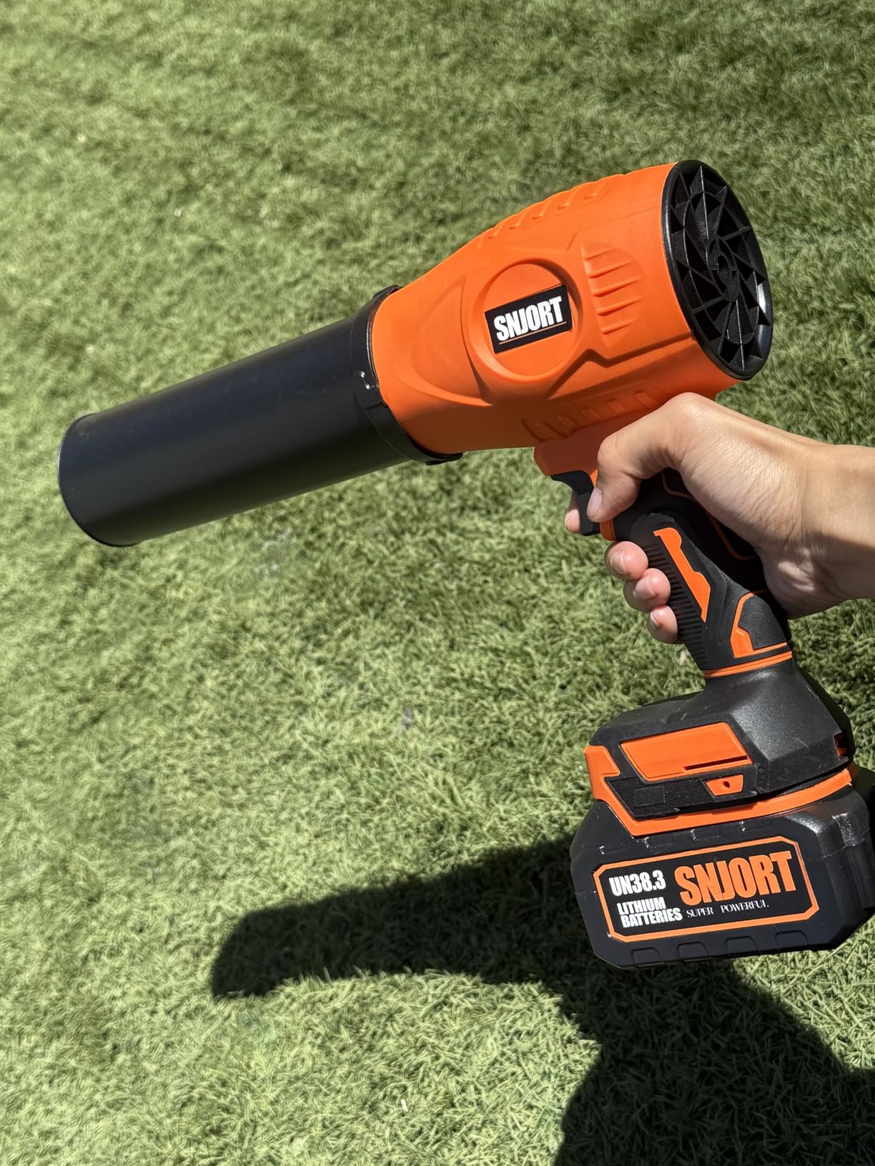 Leaf Blower Cordless with Battery and Charger, 800,000 RPM, Extended Nozzle, Lightweight Handheld Design,Blower for Patio Cleaning,car Blowing Water, Blowing Leaves and Dust（Bright Green） - Customer Photo 2