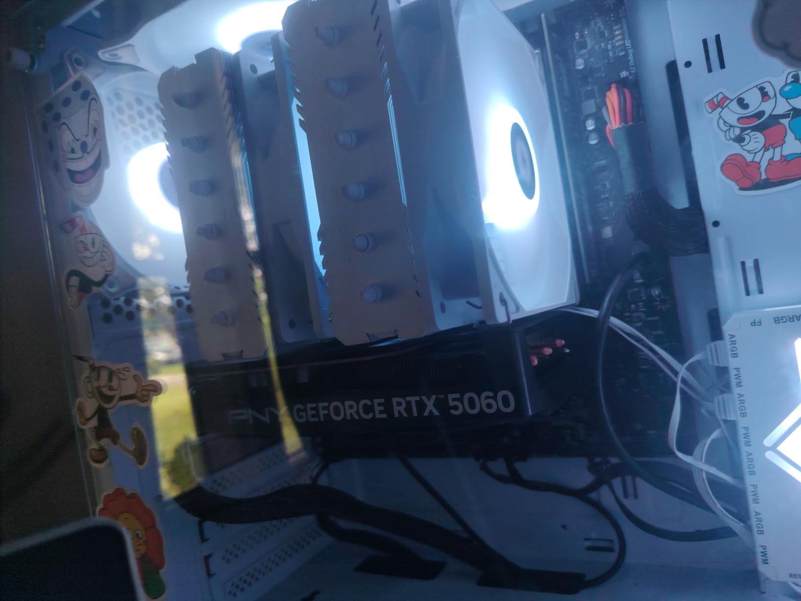 PNY NVIDIA GeForce RTX™ 5060 Epic-X™ ARGB OC Triple Fan, Graphics Card (8GB GDDR7, 128-bit, SFF-Ready, PCIe® 5.0, HDMI®/DP 2.1, 2-Slot, NVIDIA Blackwell Architecture, DLSS 4) - Customer Photo 2