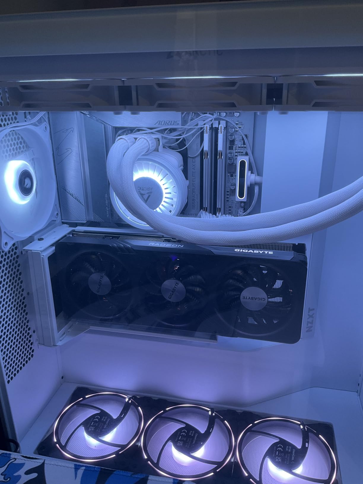 GIGABYTE Radeon RX 9060 XT Gaming OC 16G Graphics Card, PCIe 5.0, 16GB GDDR6, GV-R9060XTGAMING OC-16GD Video Card Customer Review GIGABYTE Radeon RX 9060 XT Gaming OC 16G Graphics Card, PCIe 5.0, 16GB GDDR6, GV-R9060XTGAMING OC-16GD Video Card - Customer Photo 2