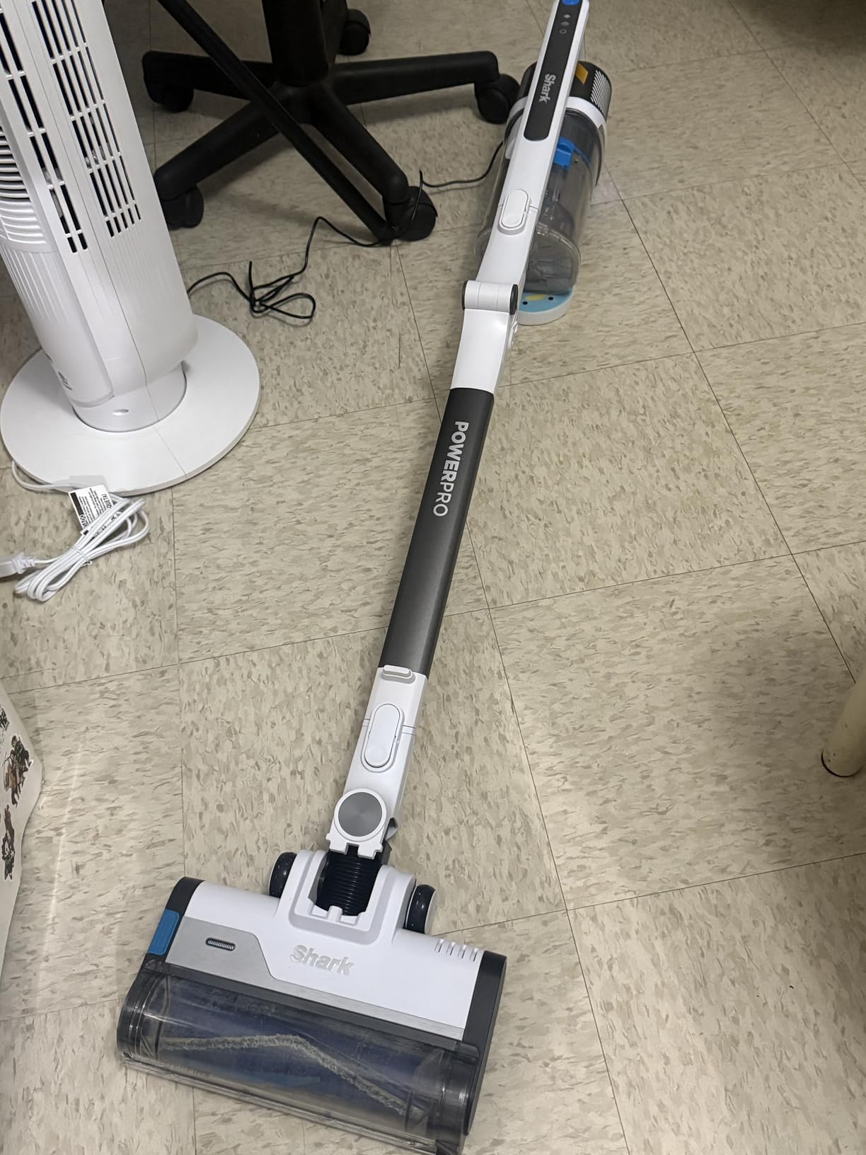 Shark IZ376H PowerPro Reveal Plus Cordless Vacuum with FloorDetect & Dirt-Reveal Technology for Carpet & Hard Floor Customer Review Shark IZ376H PowerPro Reveal Plus Cordless Vacuum with FloorDetect & Dirt-Reveal Technology for Carpet & Hard Floor - Customer Photo 2