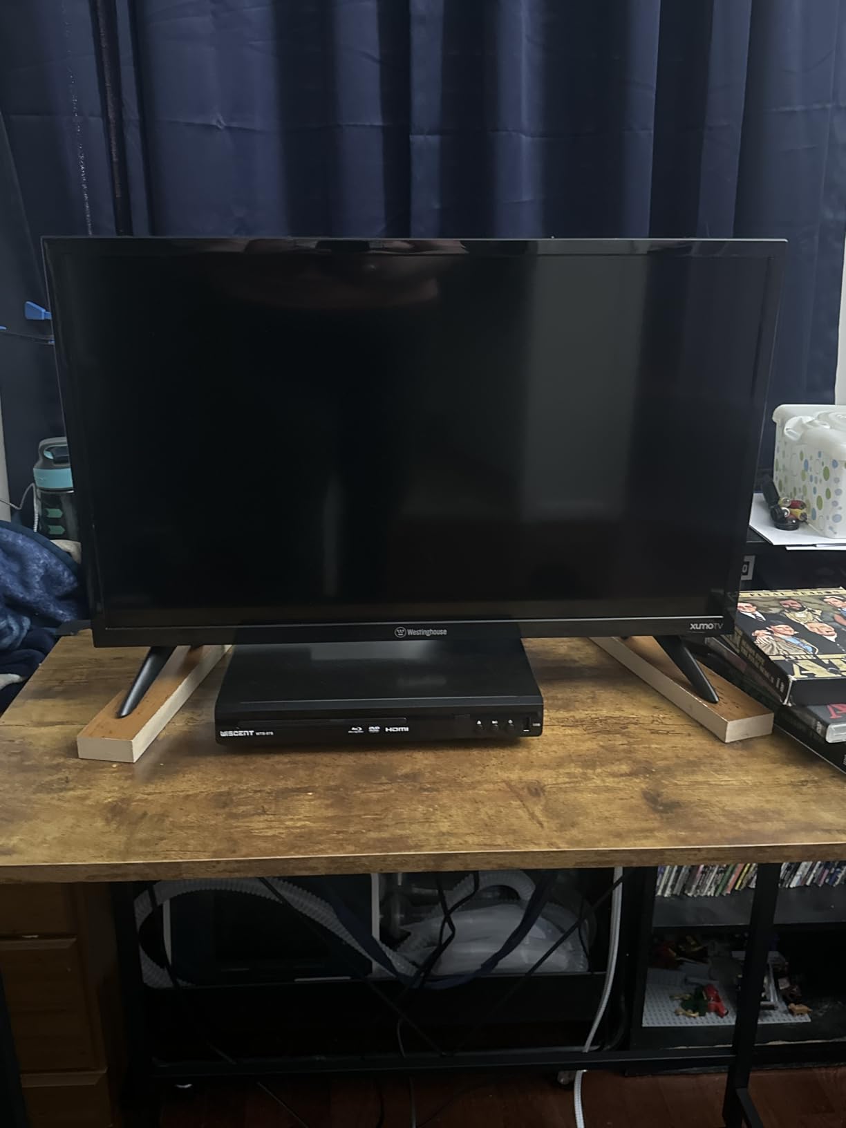 Westinghouse 32-inch Smart TV, HD Xumo TV with Voice Remote, Flat Screen Television w/Dolby Atmos, Blueooth, Apple AirPlay, Wi-Fi & Mobile Connectivity - Customer Photo 2