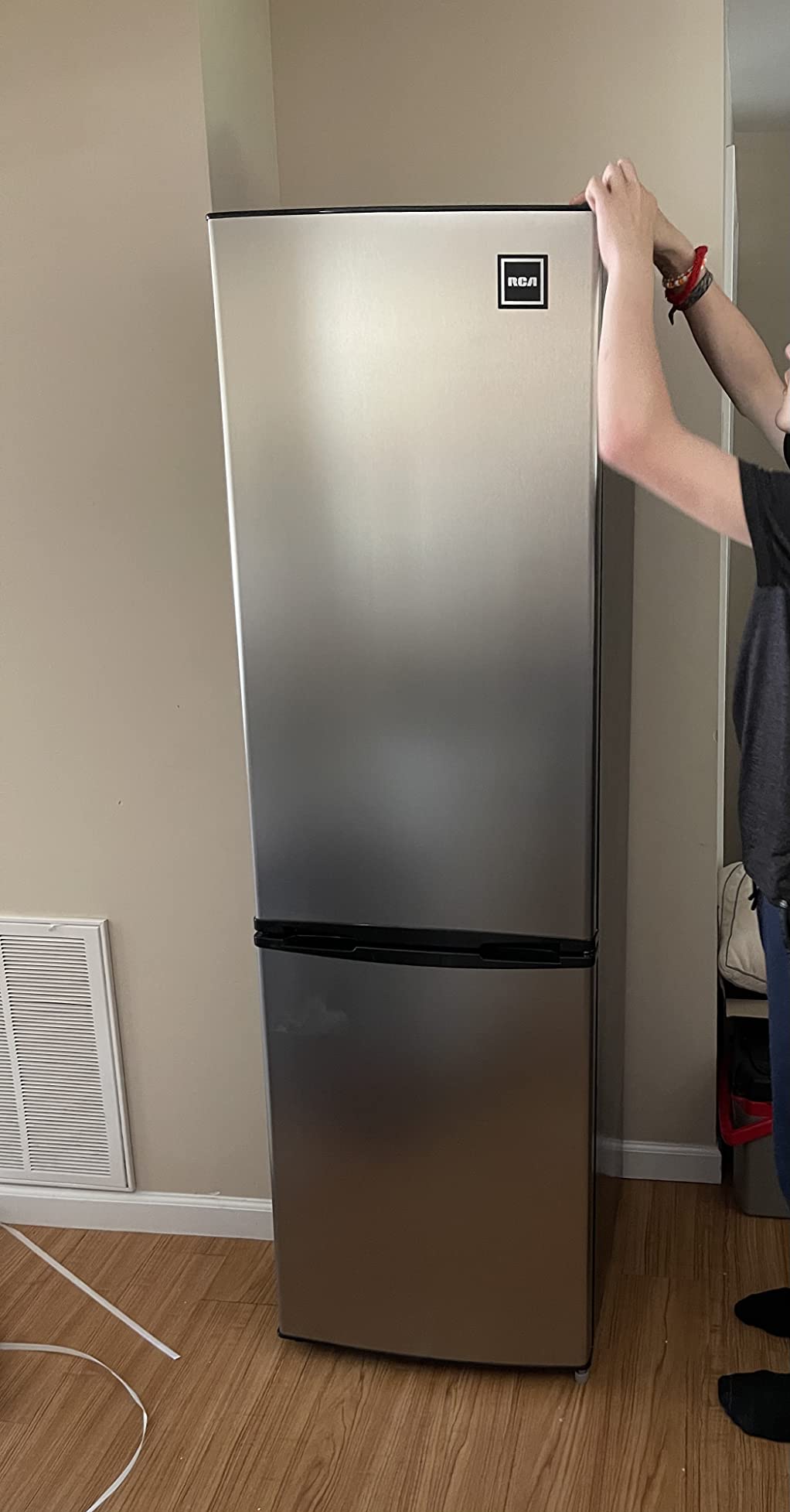 Frigidaire RETRO 9.2 Cubic Foot Fridge with Bottom Mount Freezer, 9.2 cu. ft, BLACK Customer Review Frigidaire RETRO 9.2 Cubic Foot Fridge with Bottom Mount Freezer, 9.2 cu. ft, BLACK - Customer Photo 1